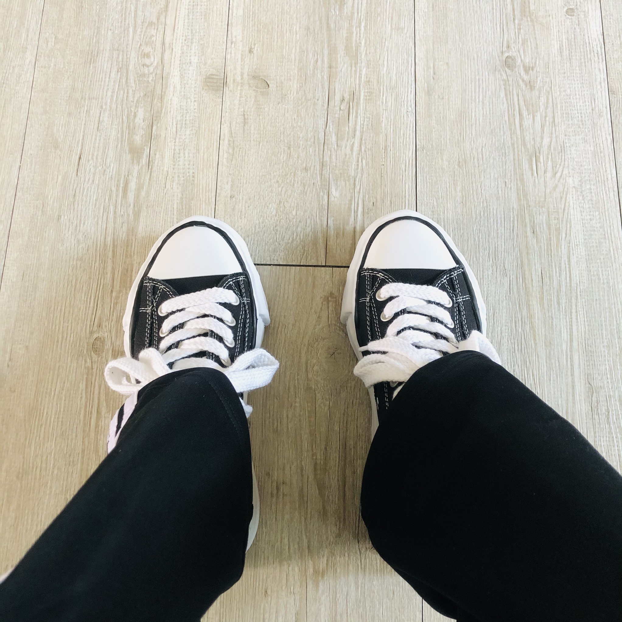 Maison Mihara Yasuhiro Peterson OG Sole Canvas Low Sneakers Black 착용 스타일 - 2