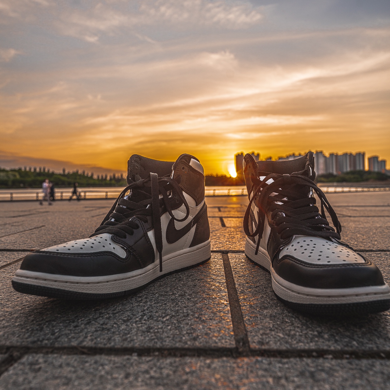 Jordan 1 Retro High OG Black Mocha 착용 스타일 - 2