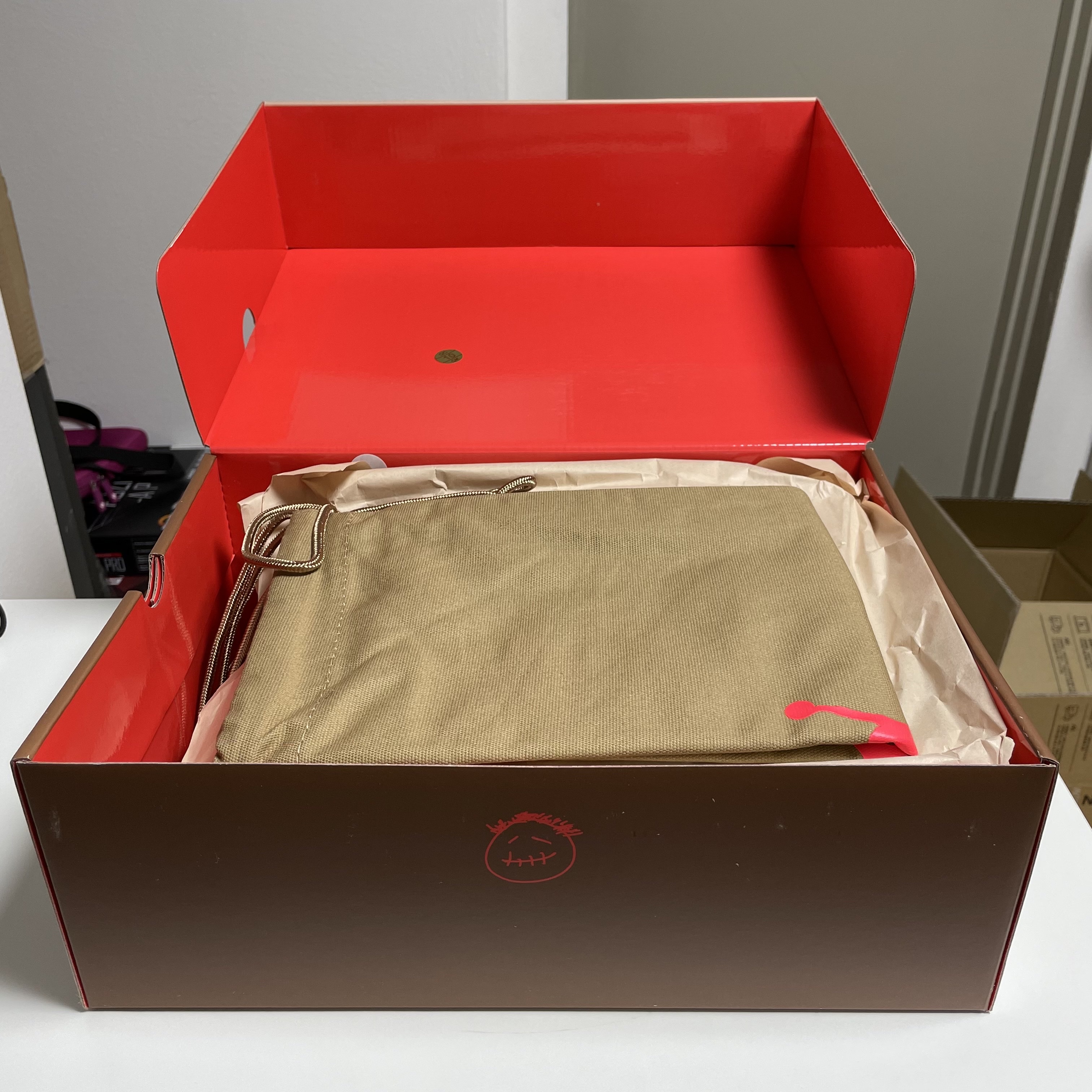 Jordan 6 x Travis Scott Retro SP British Khaki 착용 스타일 - 3