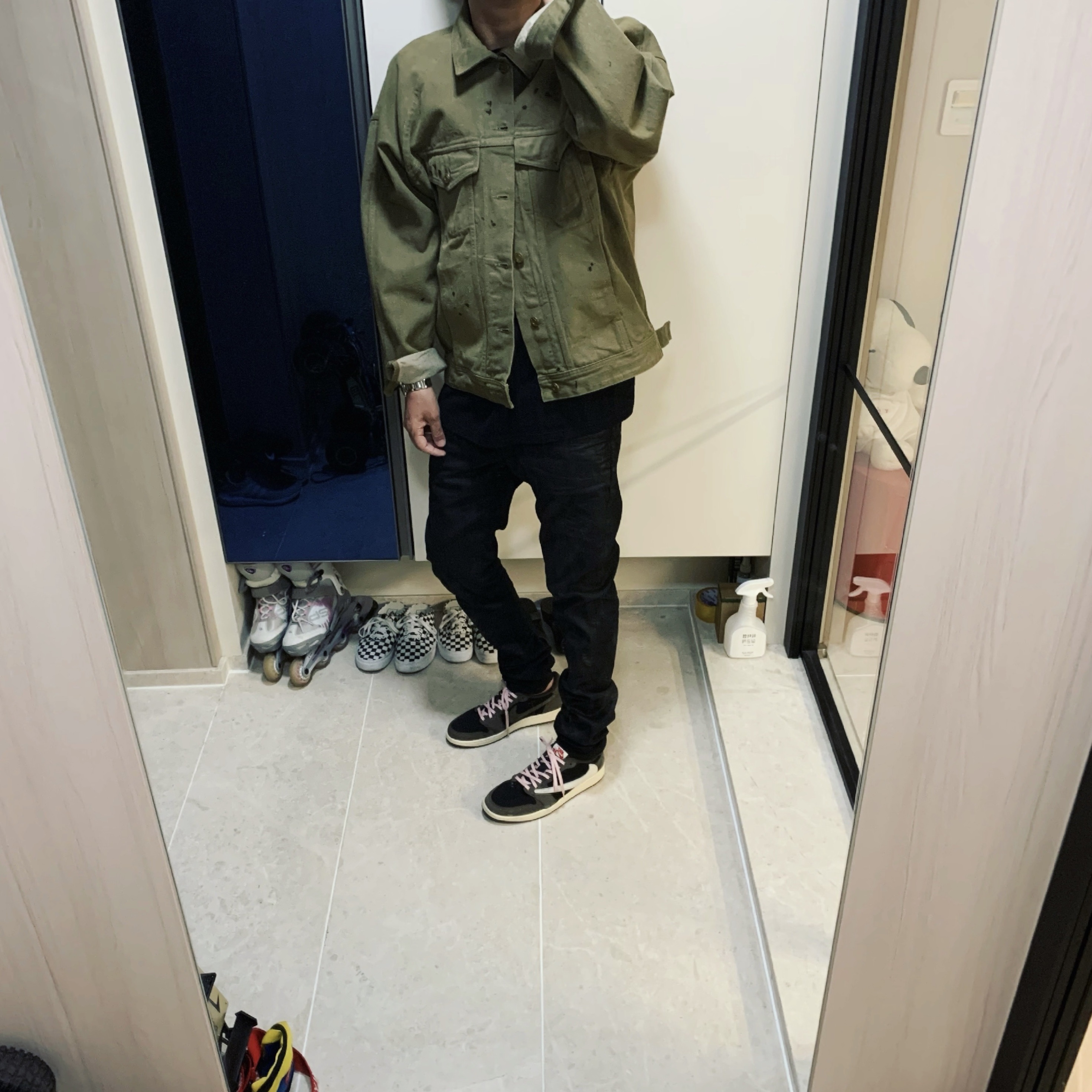 Jordan 1 x Travis Scott Retro Low OG SP Mocha 착용 스타일 - 3