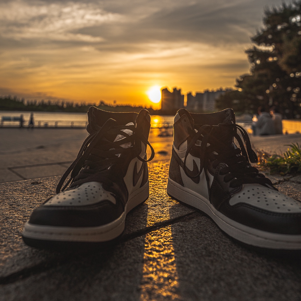 Jordan 1 Retro High OG Black Mocha 착용 스타일 - 1