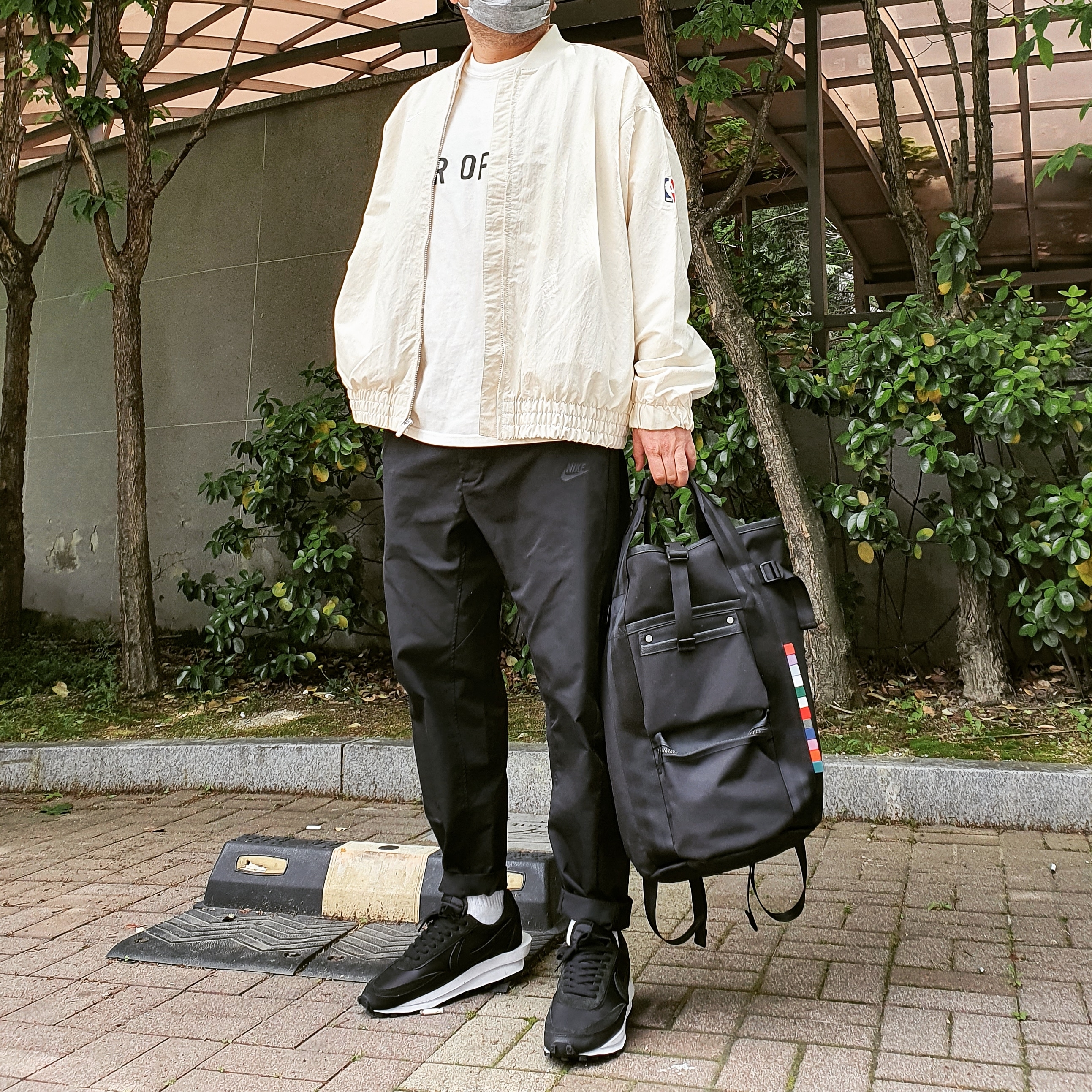Nike x Sacai LDWaffle Black Nylon, Nike x Fear of God Warm Up T-Shirt Pale Ivory 착용 스타일