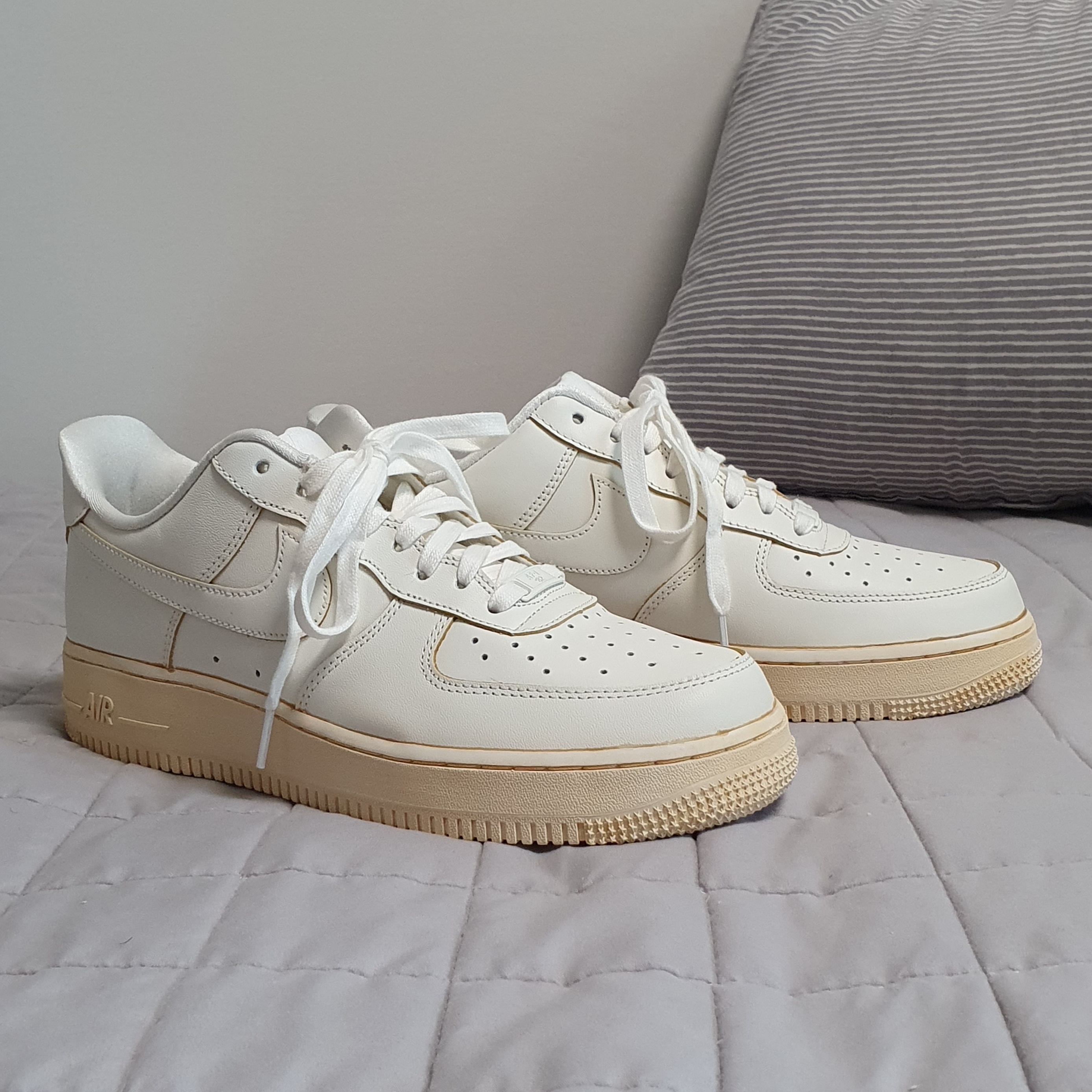 Nike Air Force 1 '07 LV8 Timeless Classic 착용 스타일 - 1