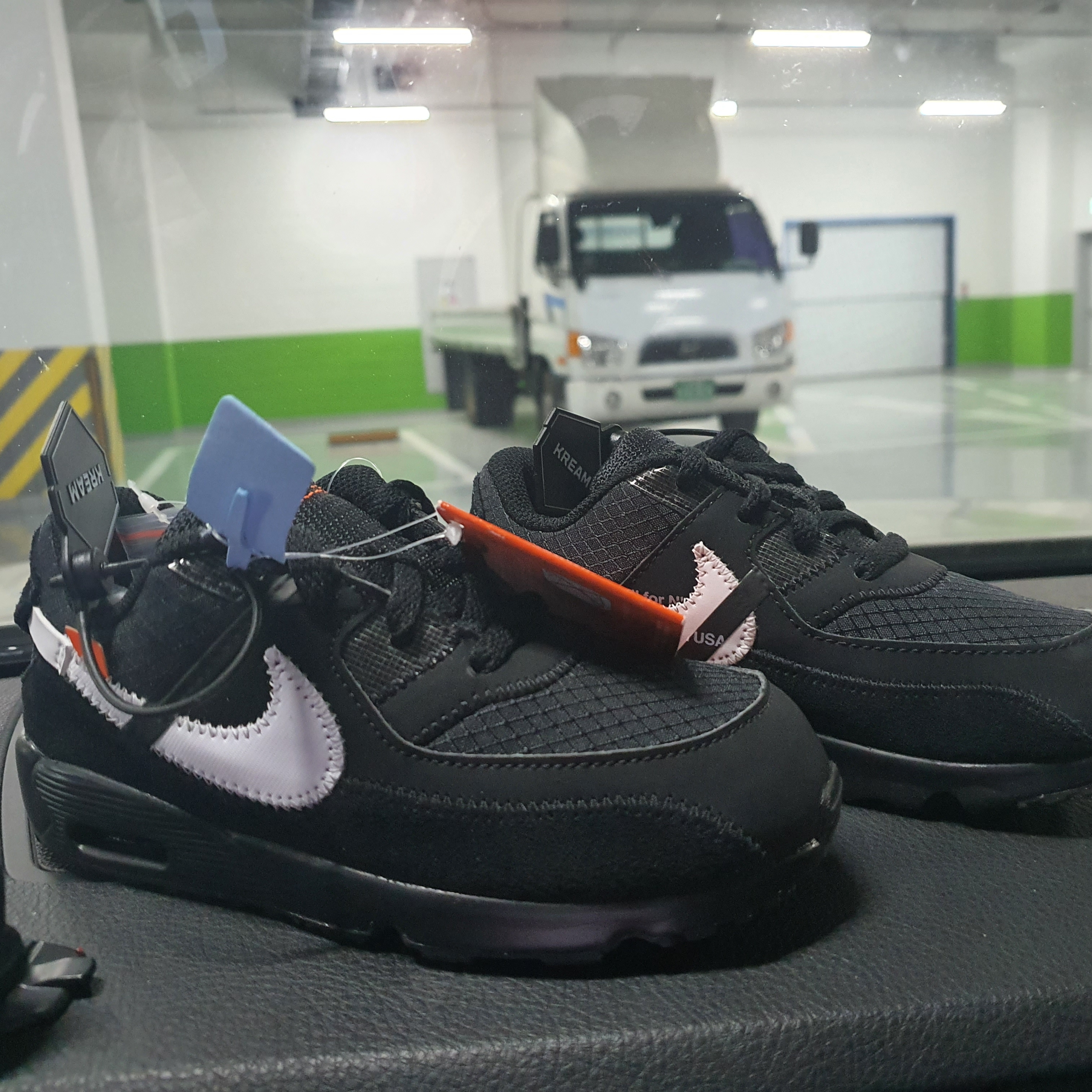 (TD) Nike x Off-White Air Max 90 Black White 착용 스타일 - 2