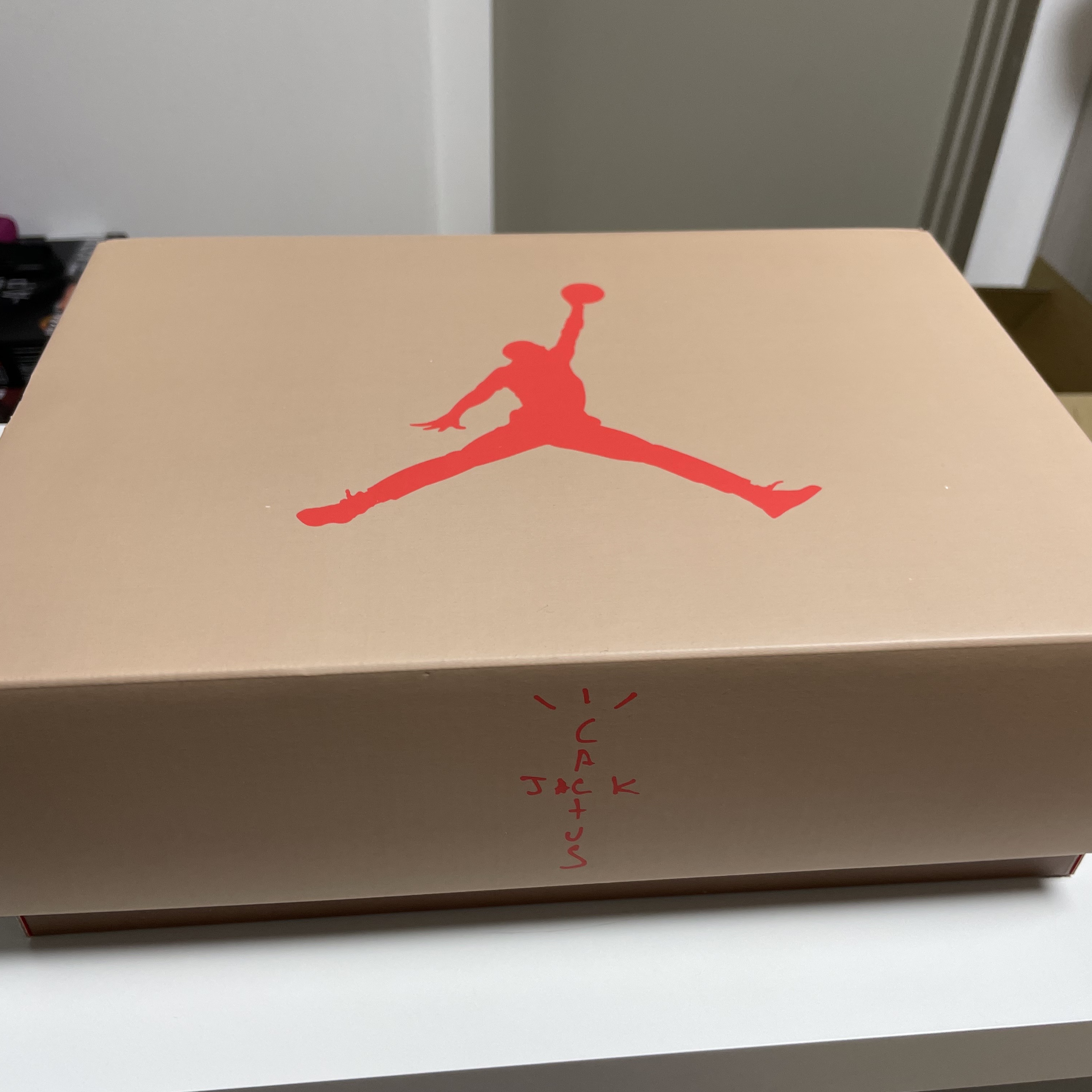 Jordan 6 x Travis Scott Retro SP British Khaki 착용 스타일 - 2