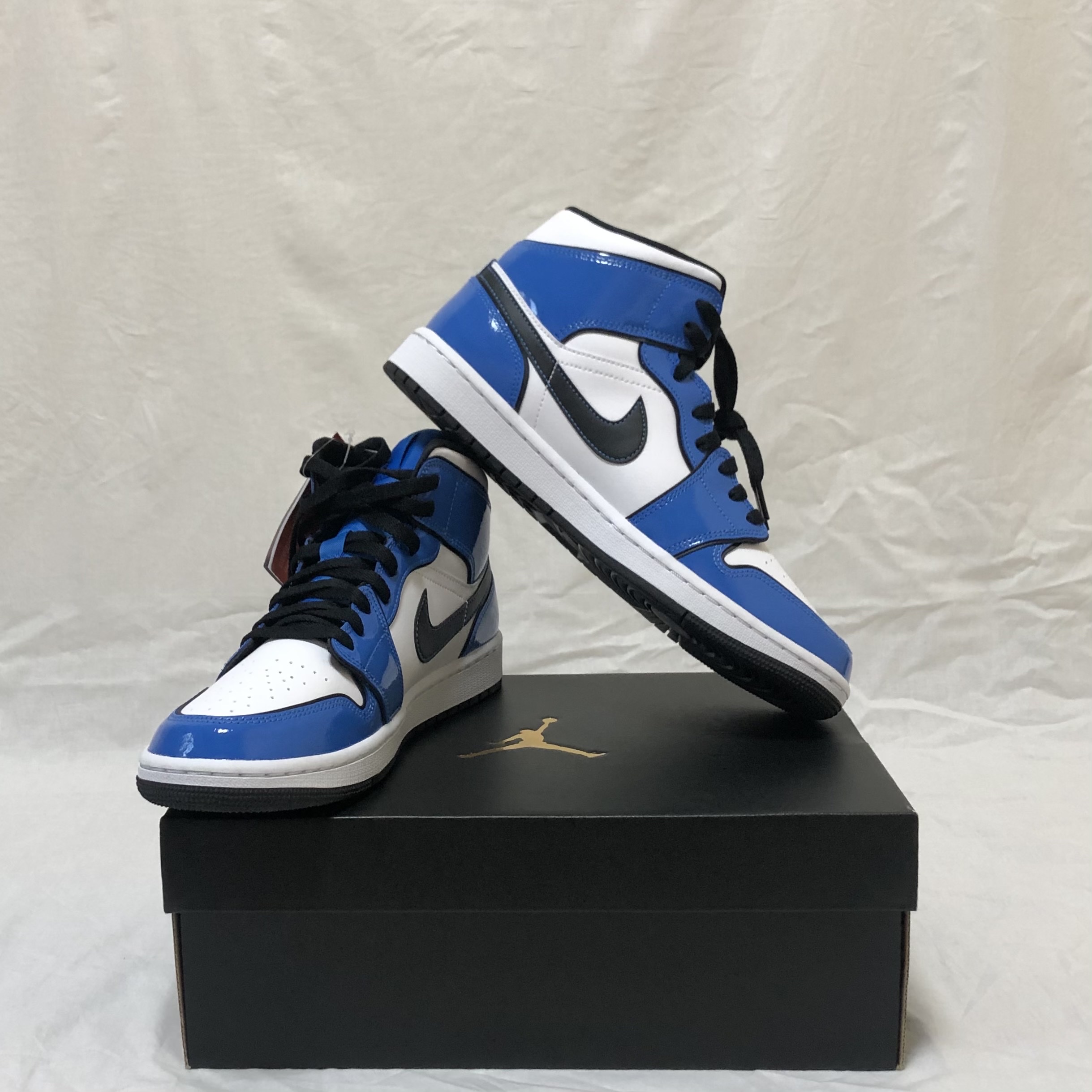 Jordan 1 Mid SE Signal Blue 착용 스타일