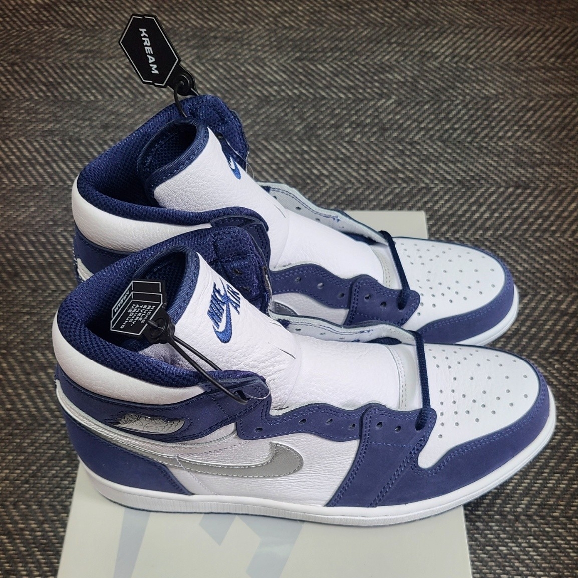 Jordan 1 Retro High OG CO.JP Midnight Navy 착용 스타일 - 1