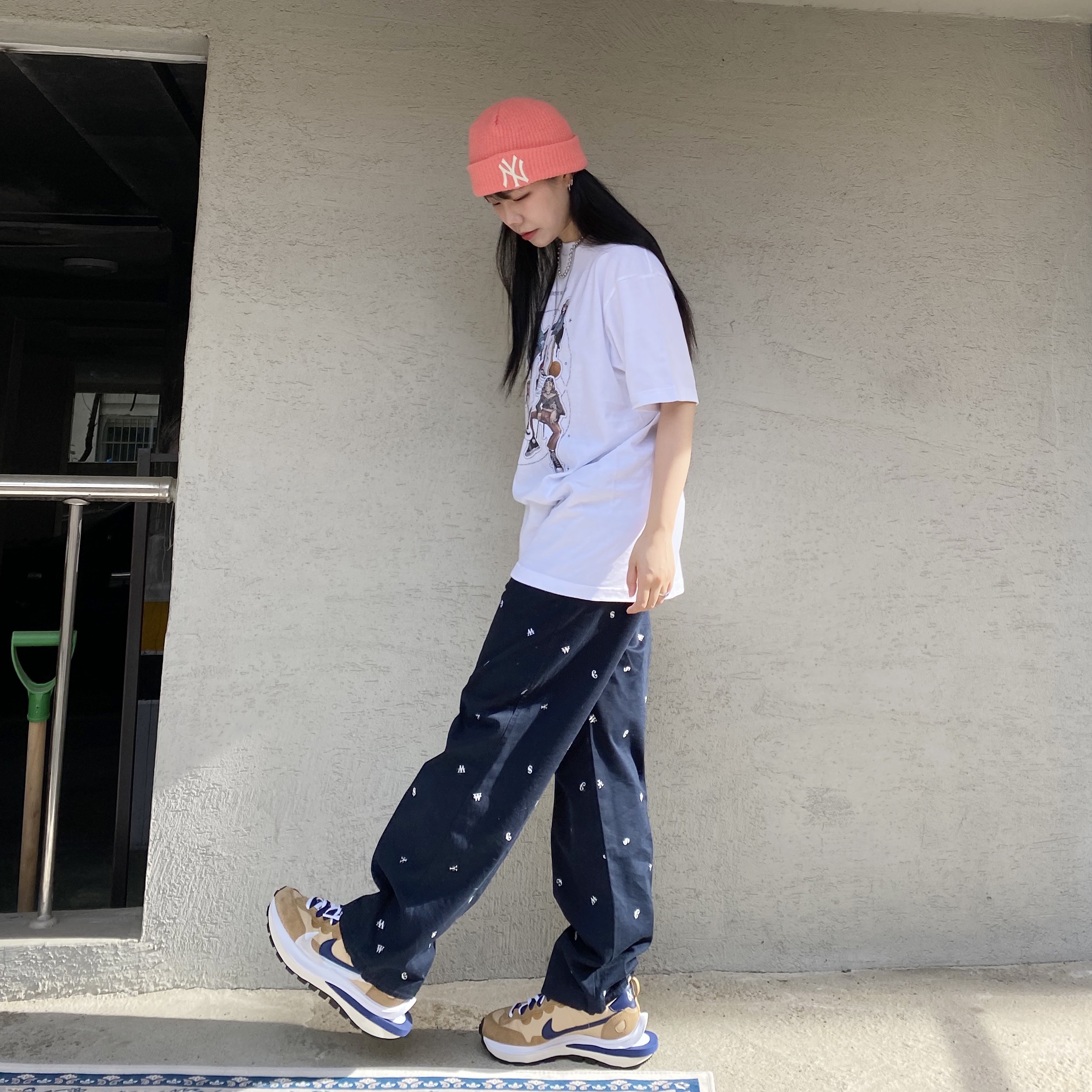 Nike x Sacai VaporWaffle Sesame and Blue Void 착용 스타일 - 2