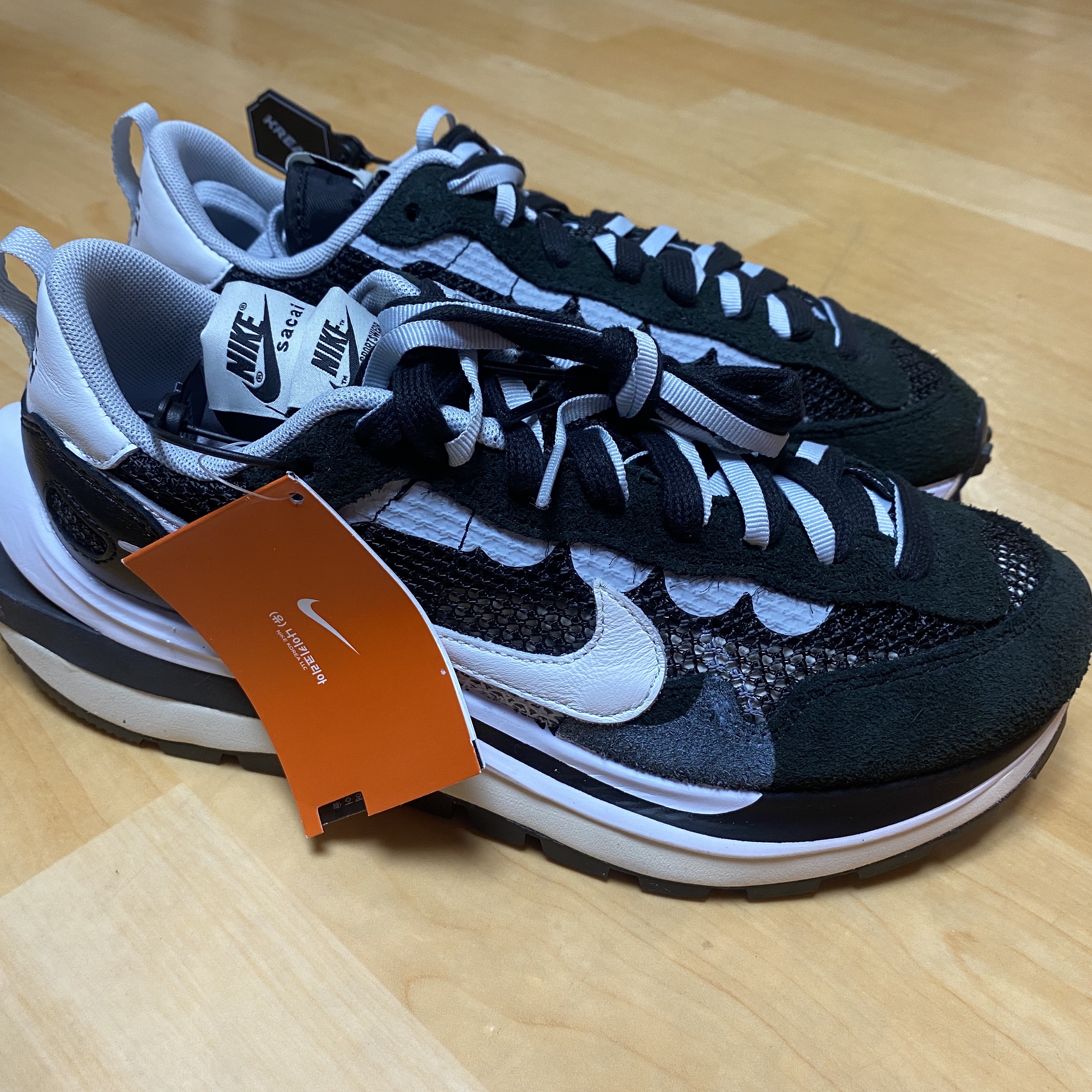 Nike x Sacai VaporWaffle Black White 착용 스타일 - 1