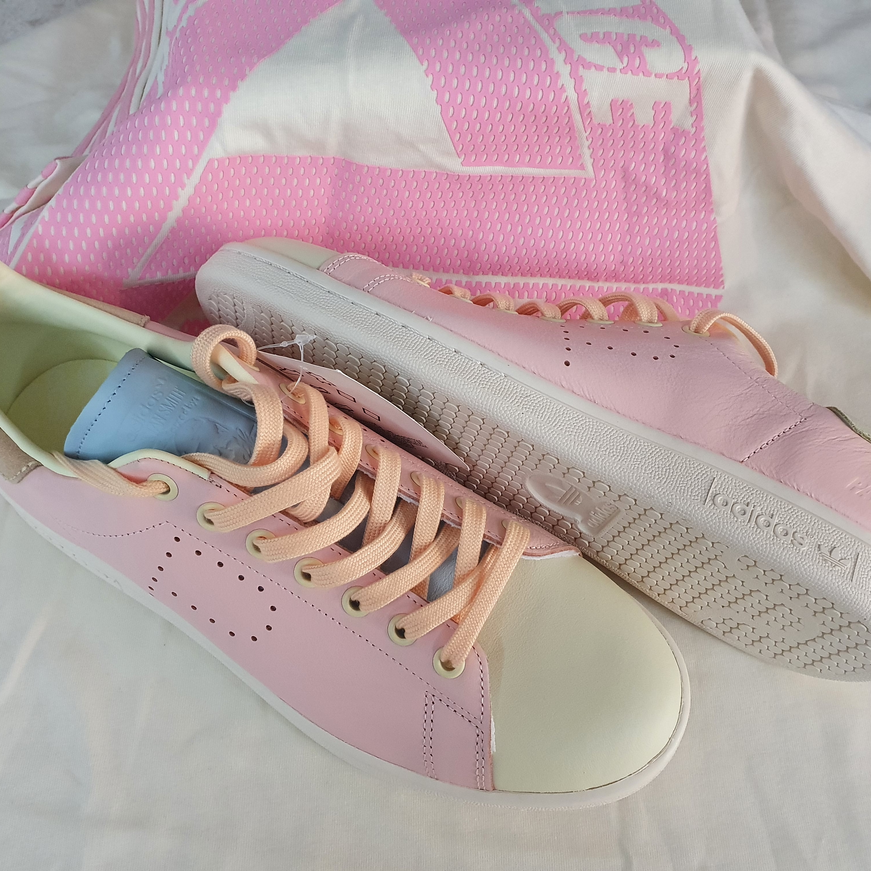 Palace x Adidas Stan Smith T-Shirt Cream - 21SS, Adidas x Palace Stan Smith Pink Yellow 착용 스타일