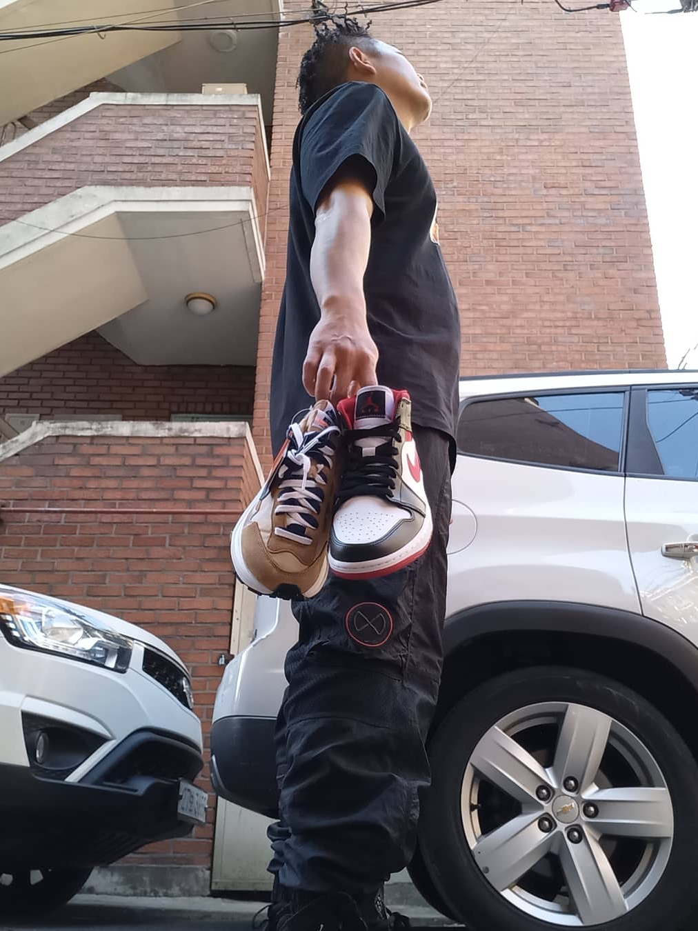 Nike x Sacai VaporWaffle Sesame and Blue Void, Jordan 1 Mid Gym Red Black White 착용 스타일 - 2