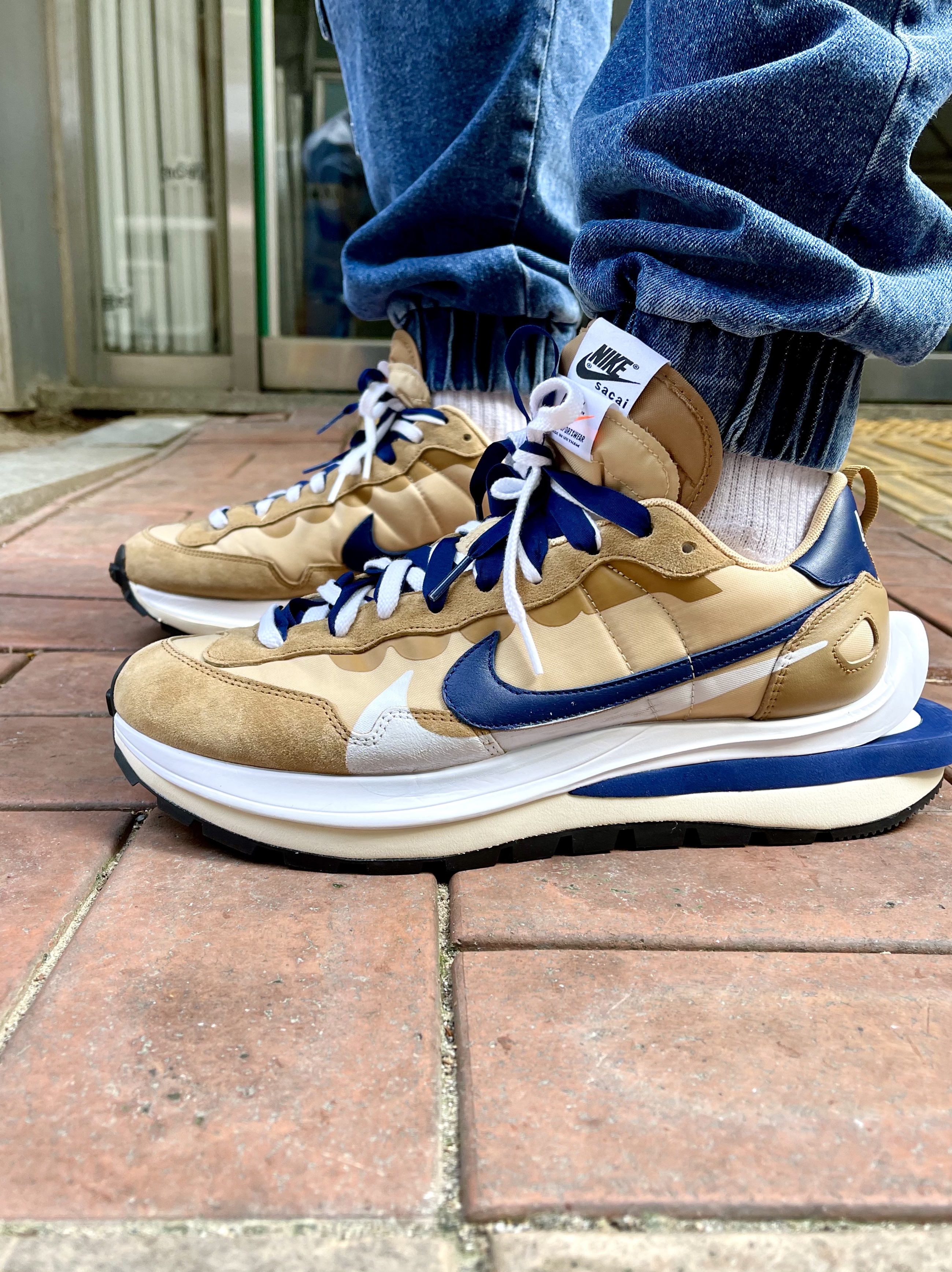 Nike x Sacai VaporWaffle Sesame and Blue Void 착용 스타일