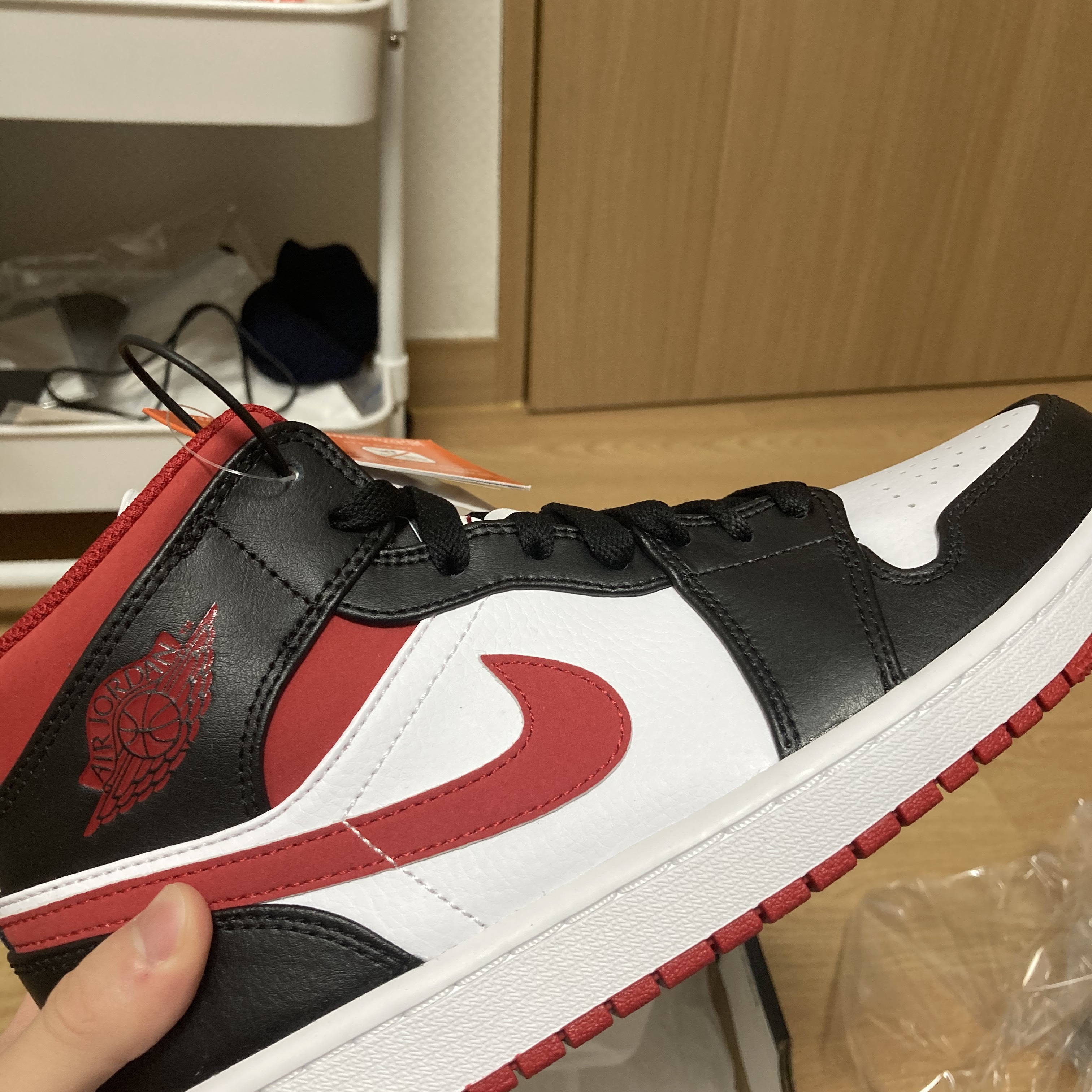 Jordan 1 Mid Gym Red Black White 착용 스타일