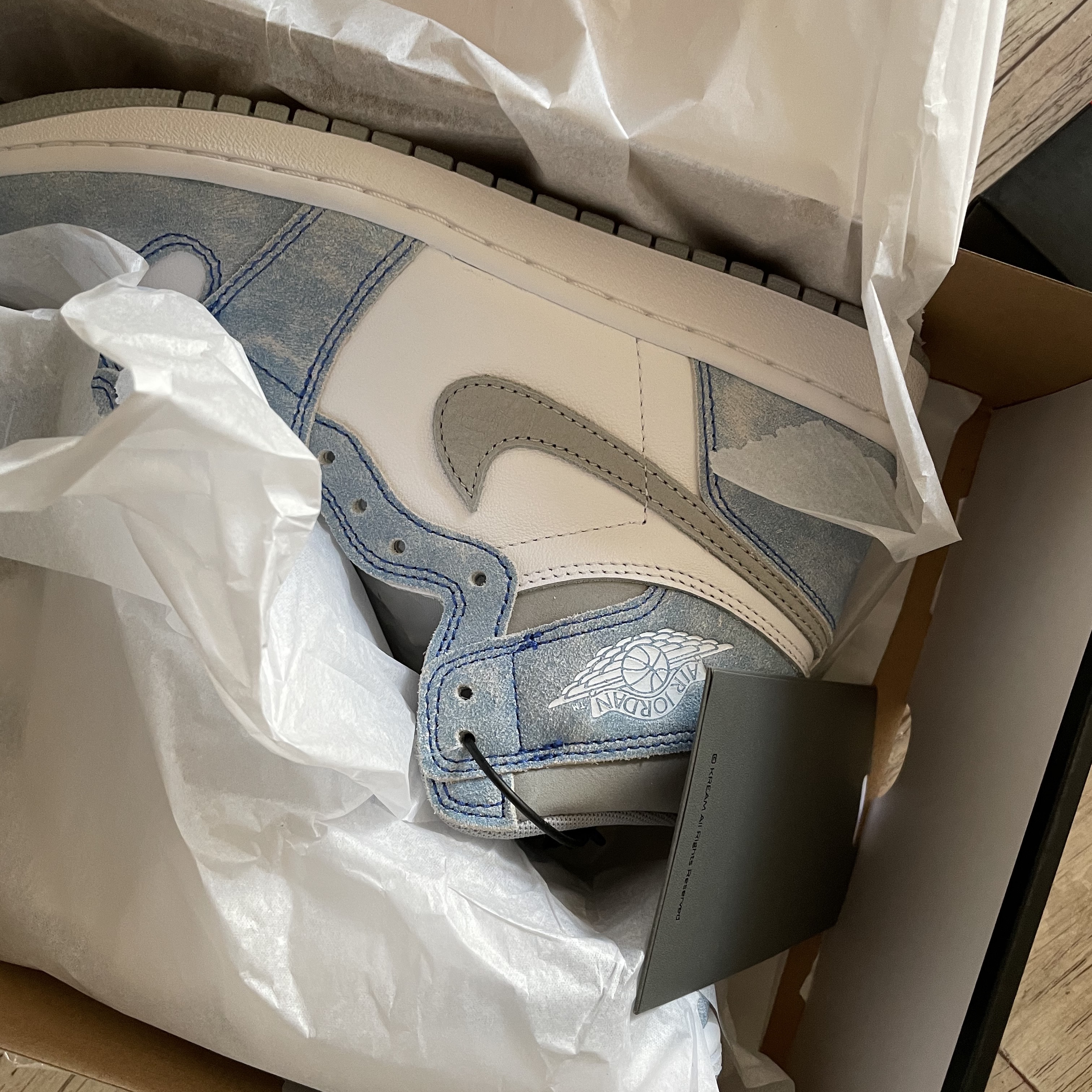 Jordan 1 Retro High OG Hyper Royal 착용 스타일