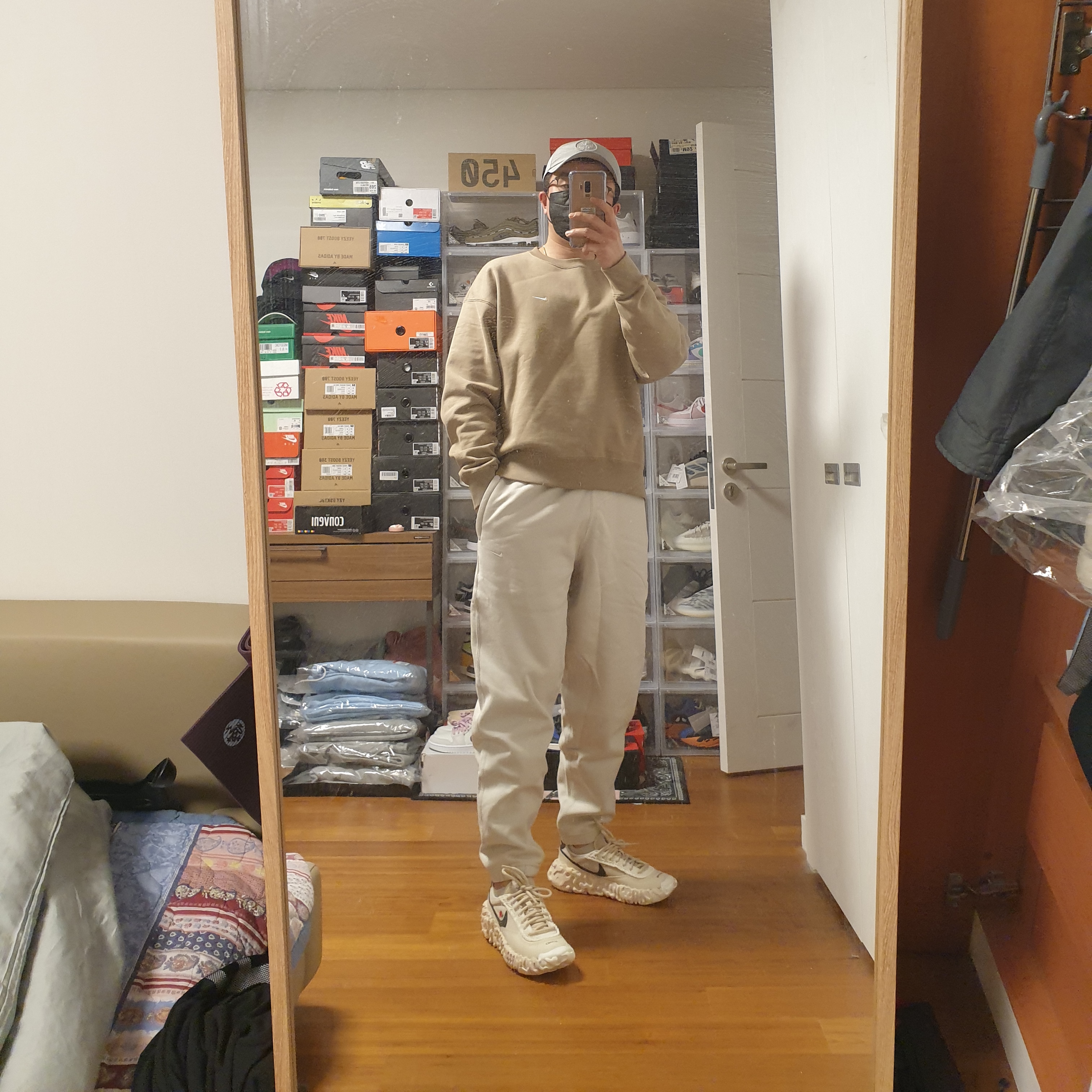 Nike NRG Solo Swoosh Crew Fleece Khaki - Asia, Nike NRG Solo Swoosh Fleece Pants Light Bone - US/EU 착용 스타일 - 1