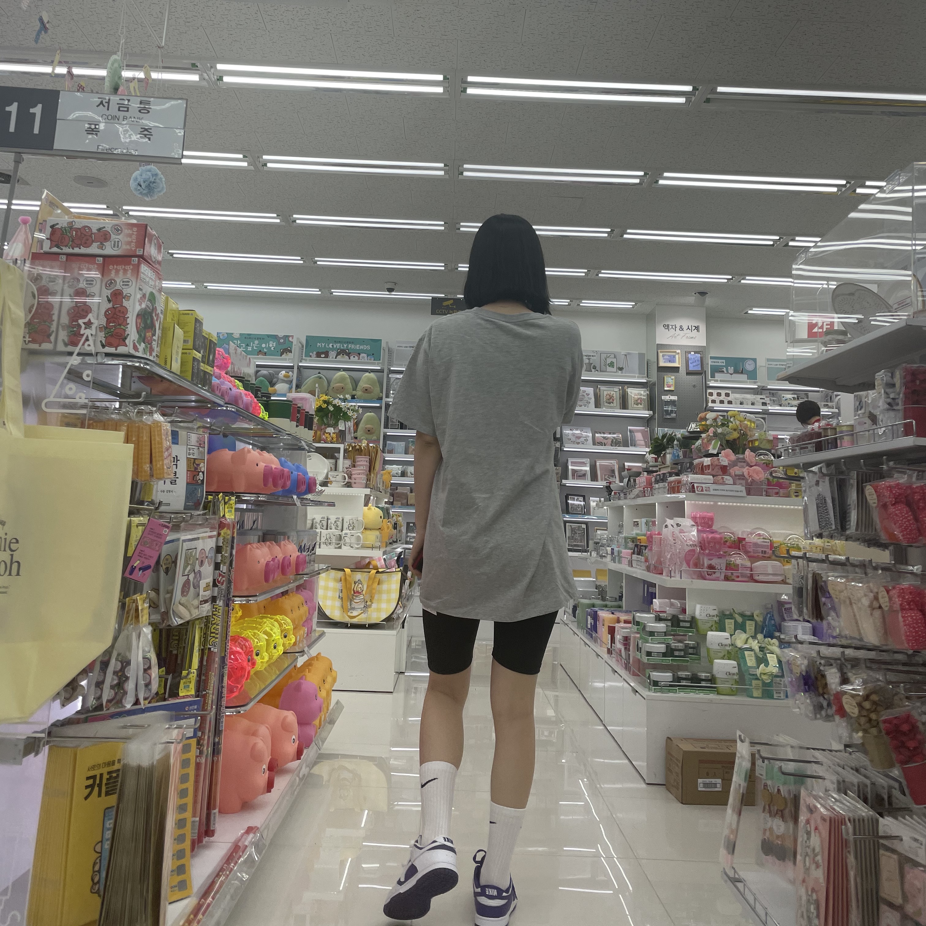 (W) Nike Dunk Low SE Flip 착용 스타일 - 1