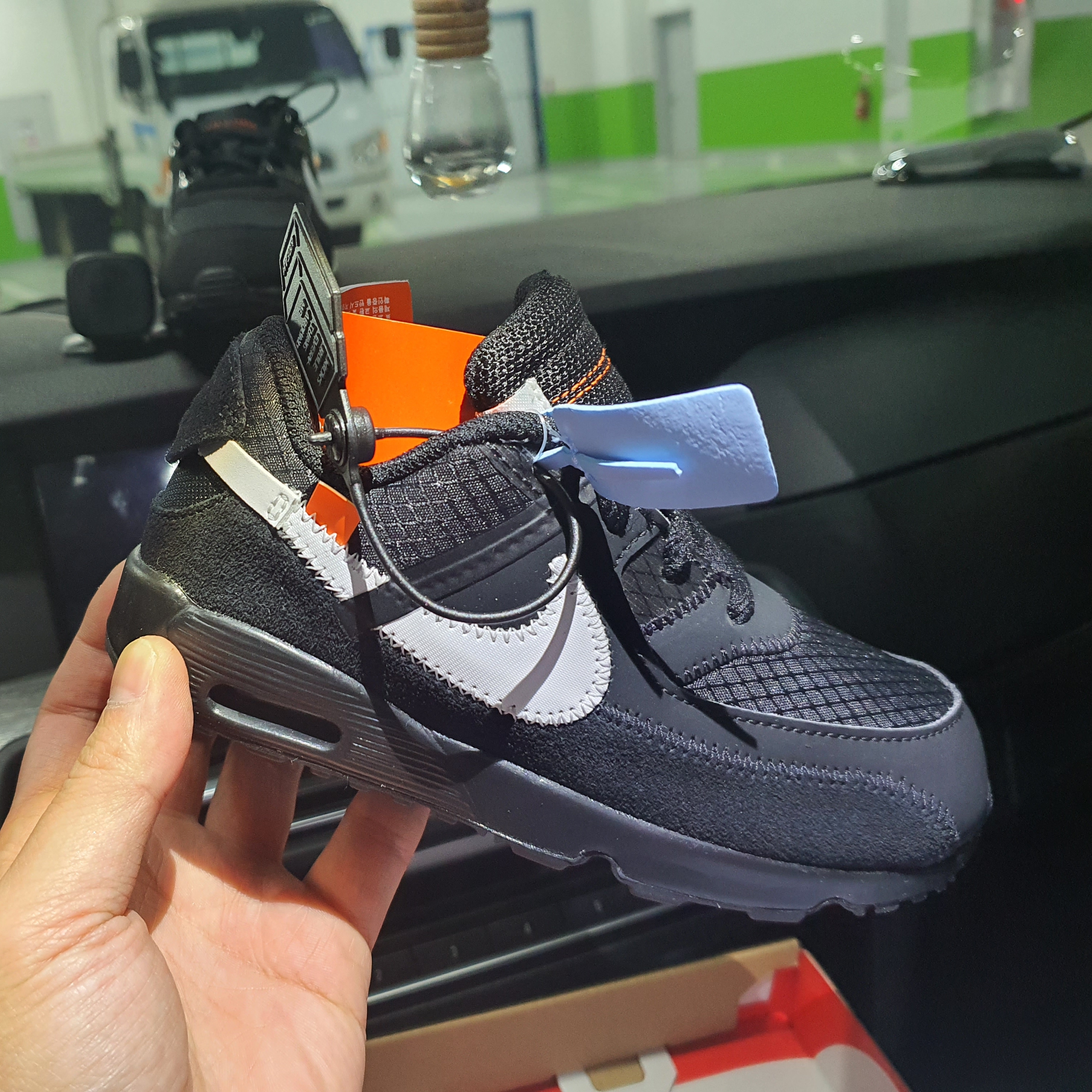 (TD) Nike x Off-White Air Max 90 Black White 착용 스타일 - 1