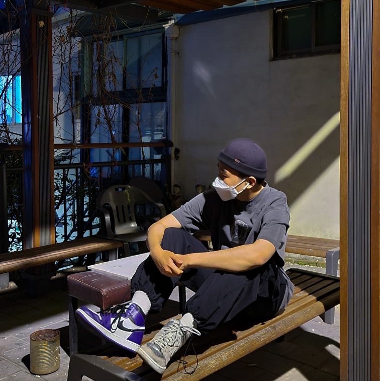 Jordan 1 Retro High OG CO.JP Neutral Grey, Jordan 1 Retro High OG Court Purple 2020 착용 스타일 - 1