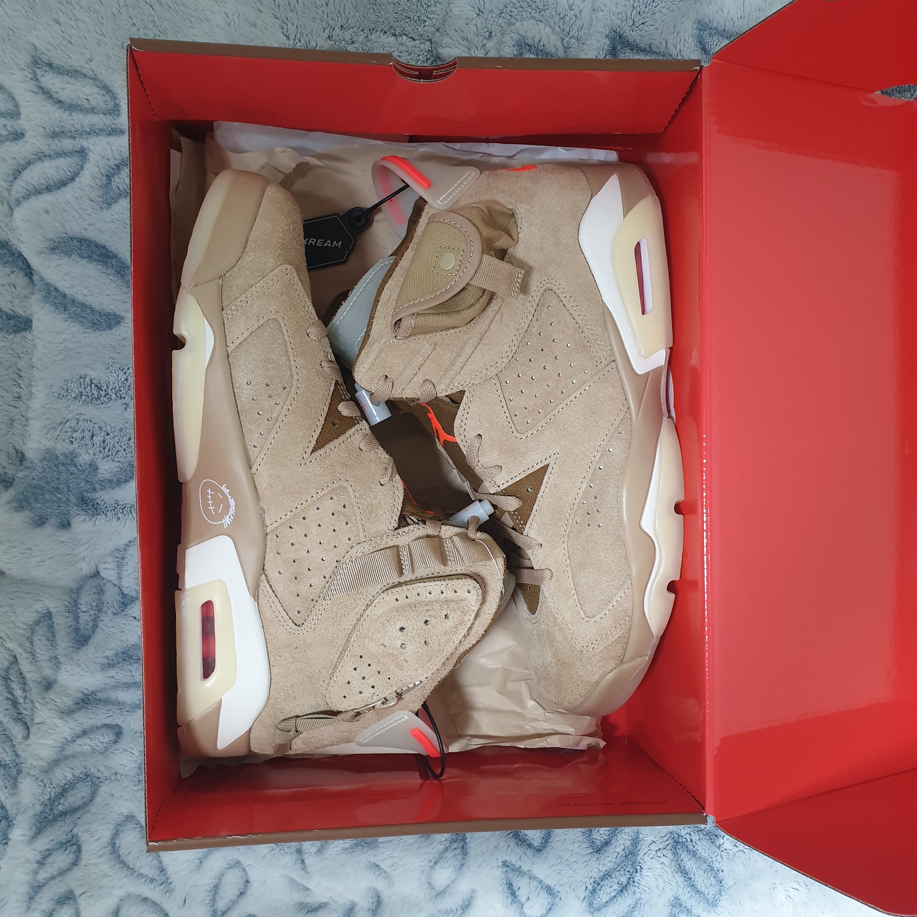 Jordan 6 x Travis Scott Retro SP British Khaki 착용 스타일 - 2