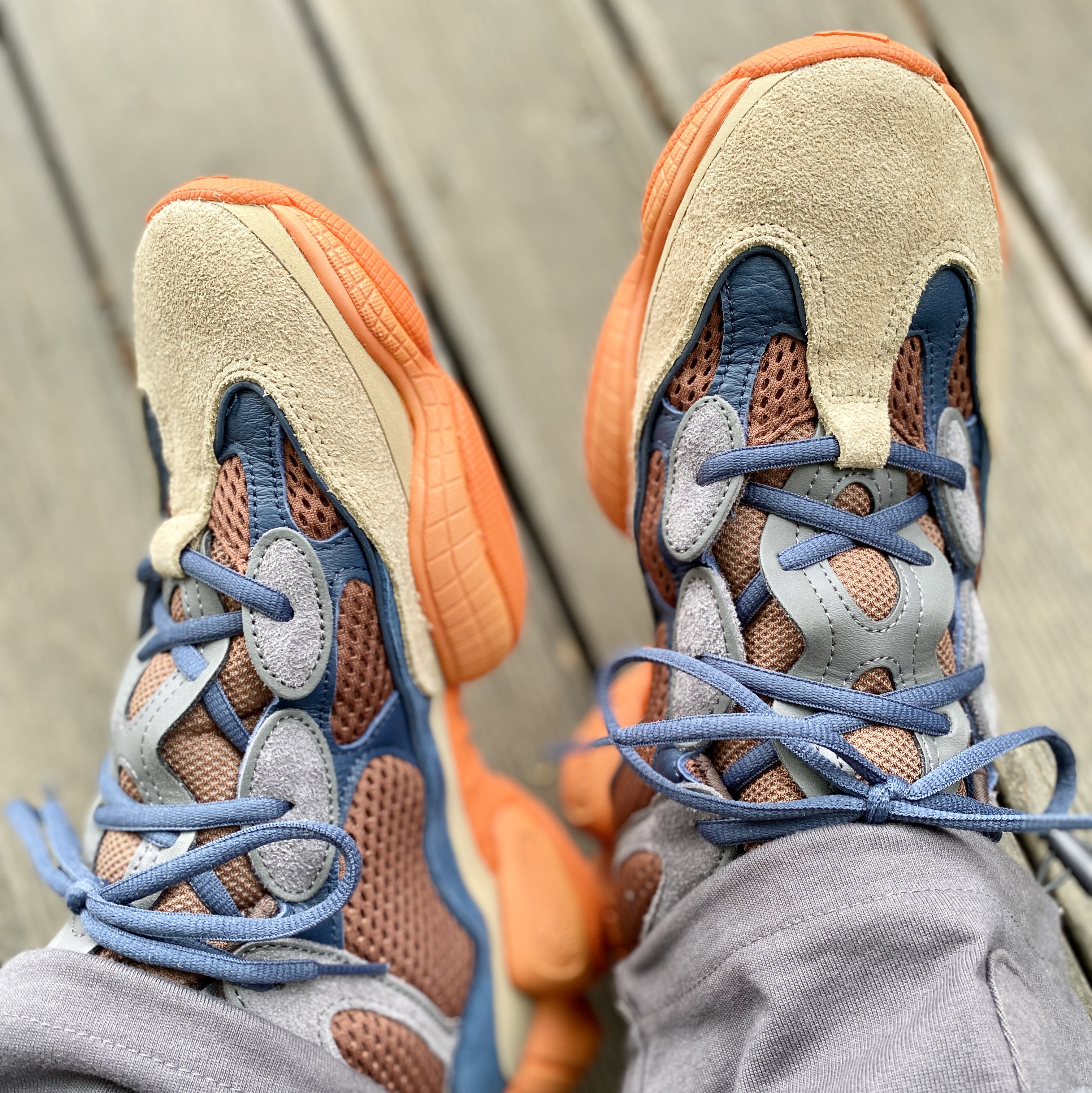 Adidas Yeezy 500 Enflame 착용 스타일 - 2