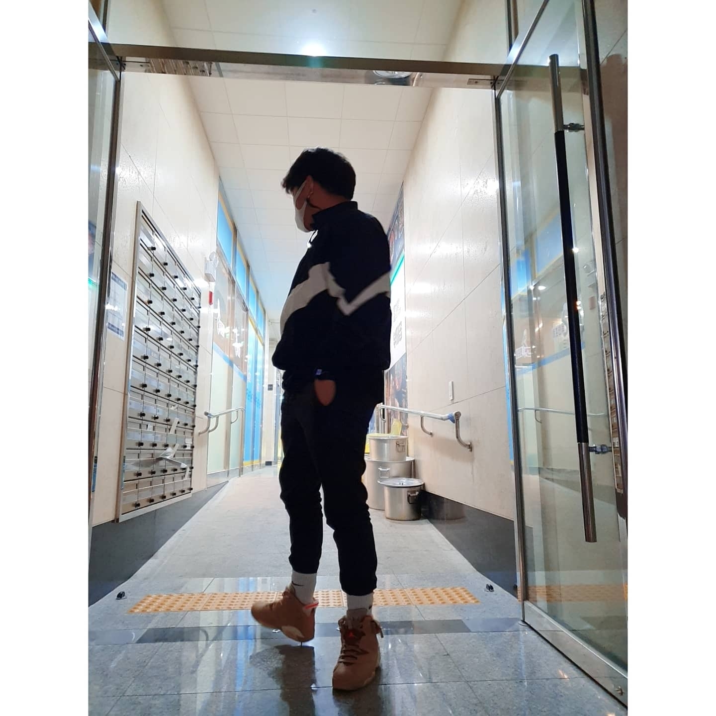 Jordan 6 x Travis Scott Retro SP British Khaki 착용 스타일 - 1