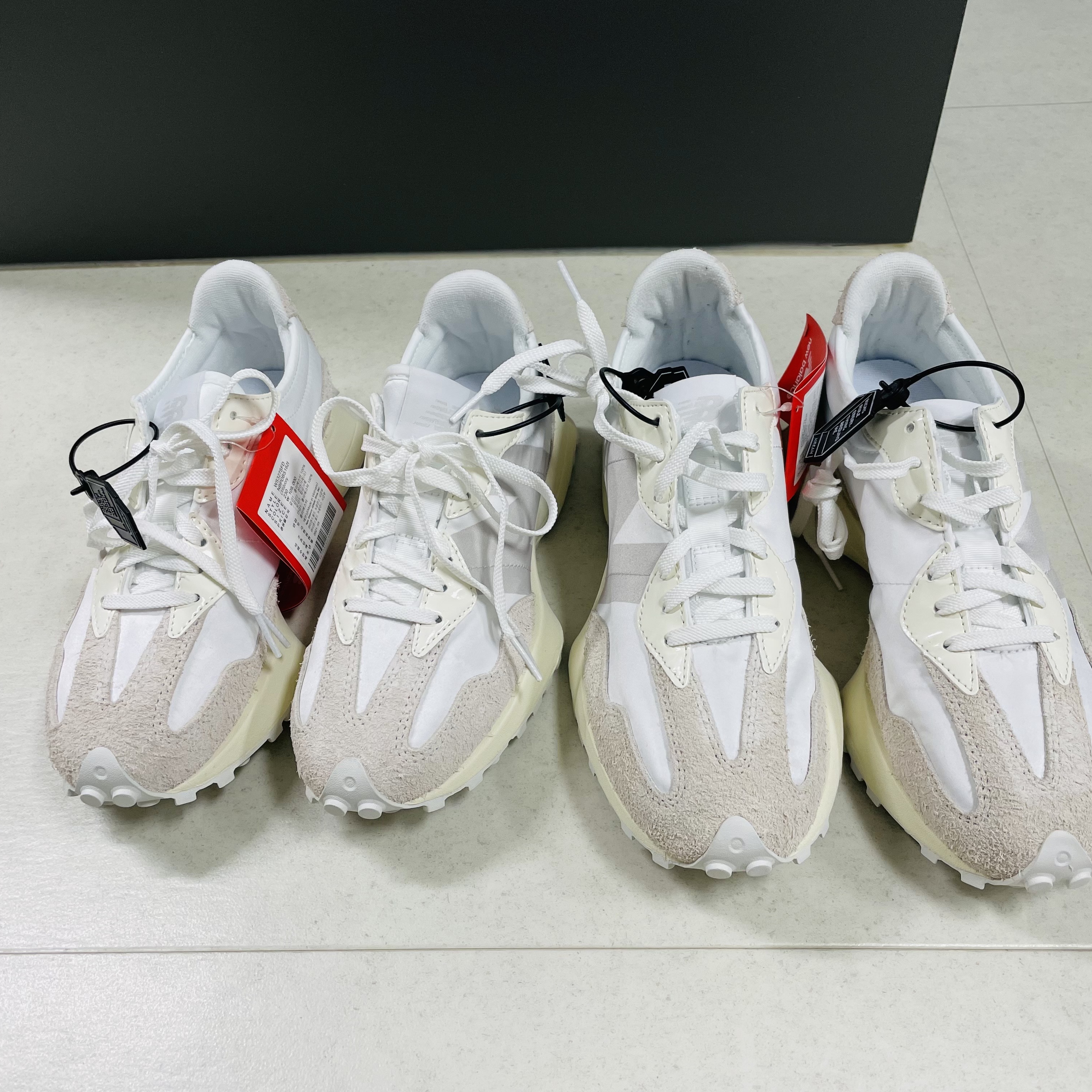 (W) New Balance 327 White Moonbeam 착용 스타일 - 1