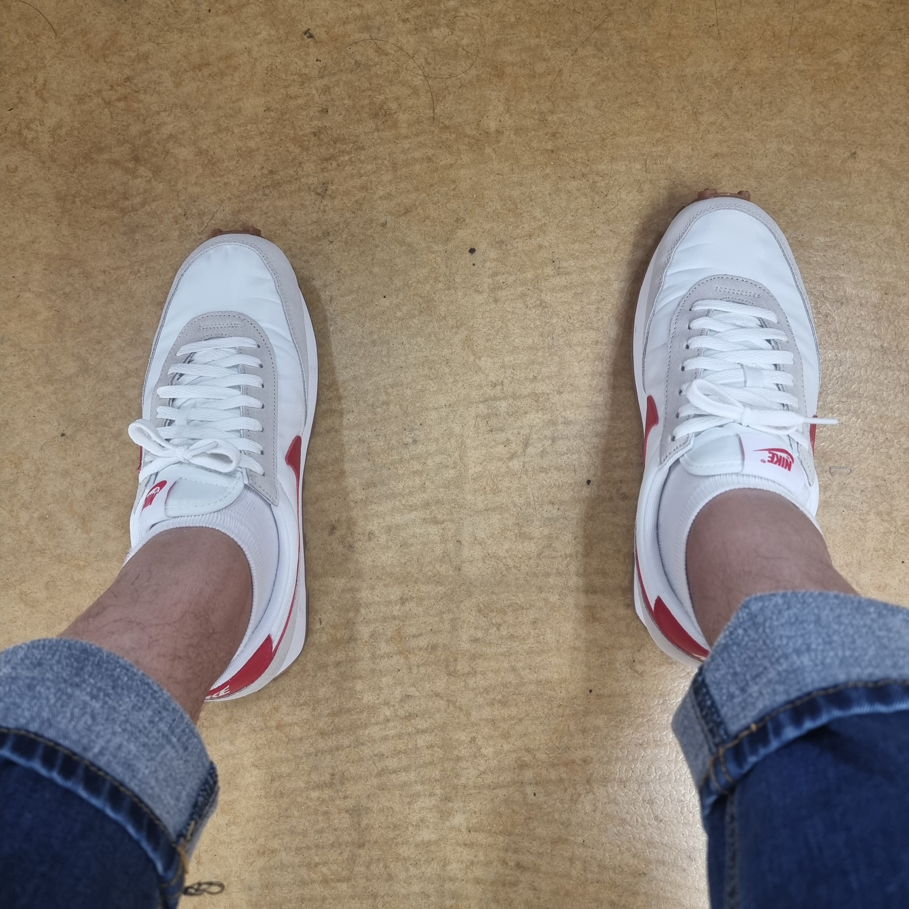 (W) Nike Daybreak Summit White University Red 착용 스타일 - 3