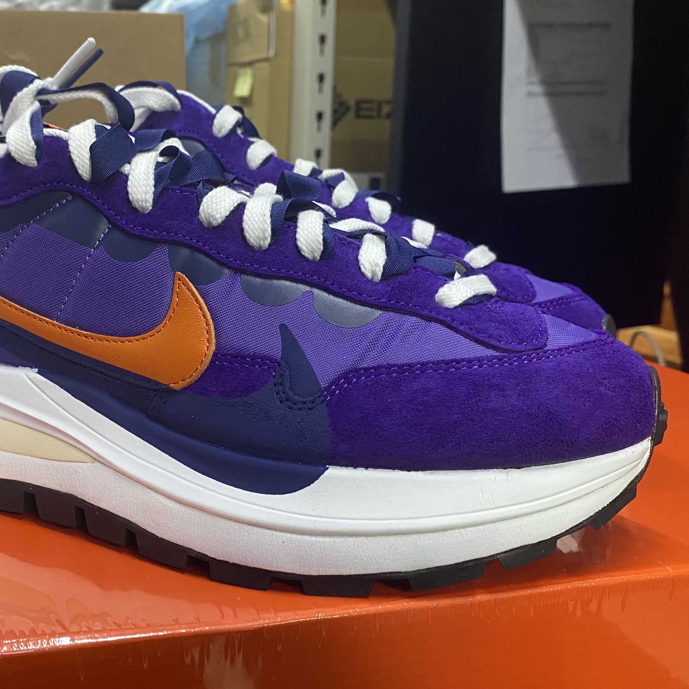 Nike x Sacai VaporWaffle Dark Iris 착용 스타일 - 3