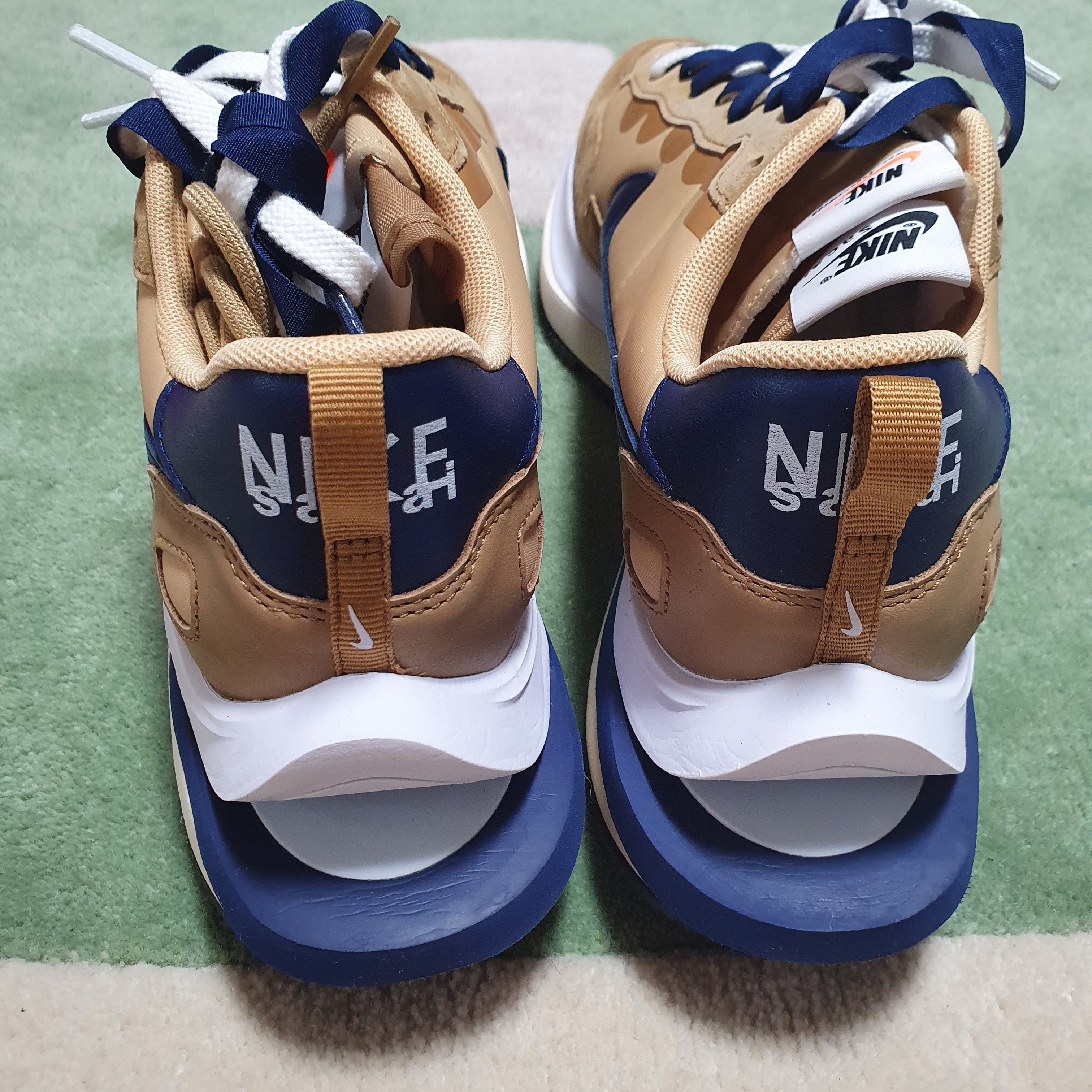 Nike x Sacai VaporWaffle Sesame and Blue Void 착용 스타일