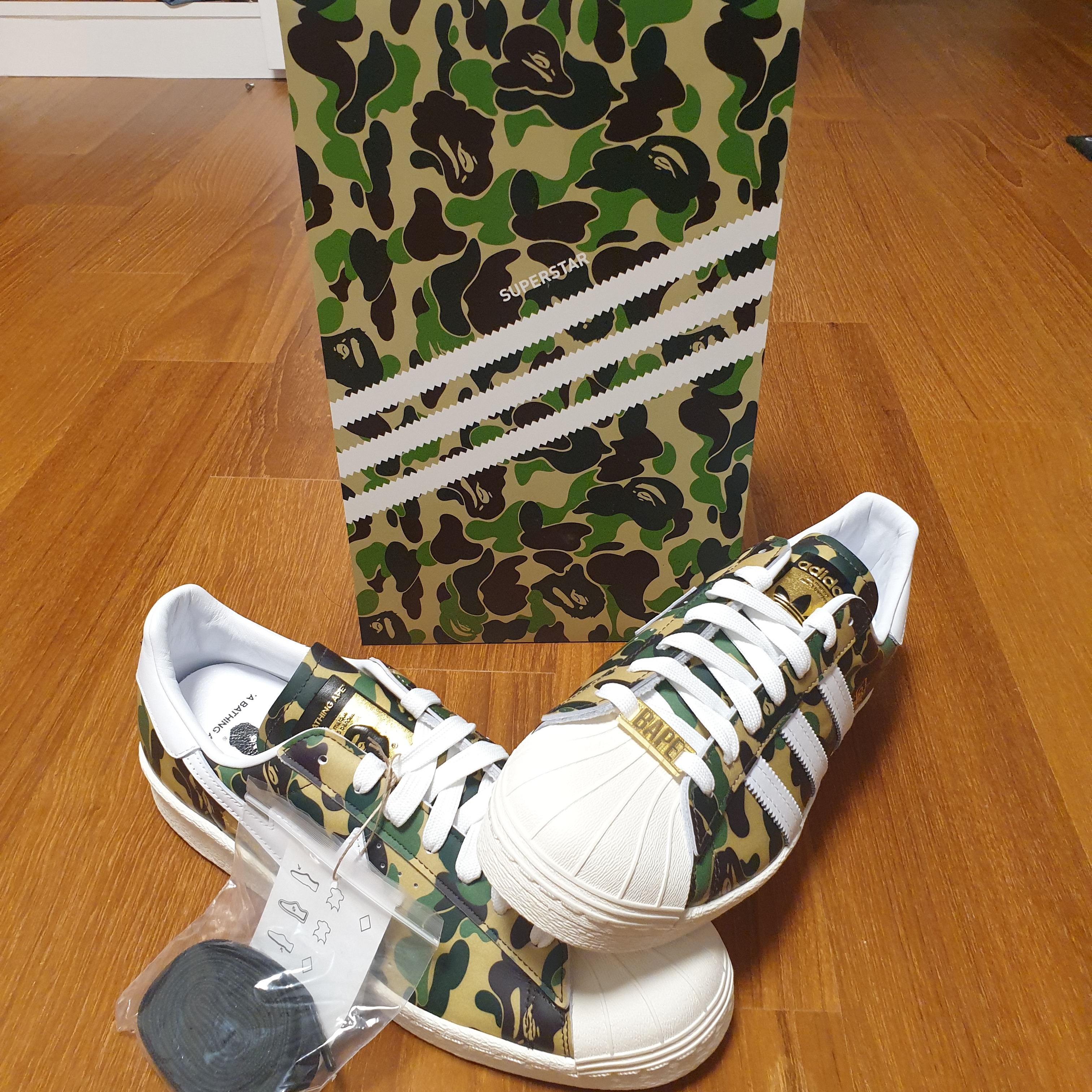 Adidas x BAPE Superstar 80s Green Camo 착용 스타일 - 2