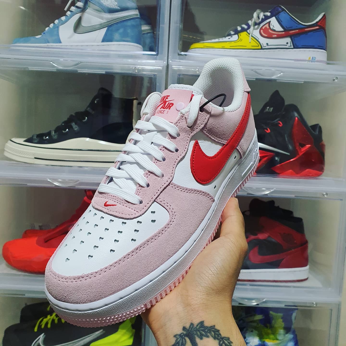 Nike Air Force 1 '07 QS Valentine's Day 착용 스타일 - 2