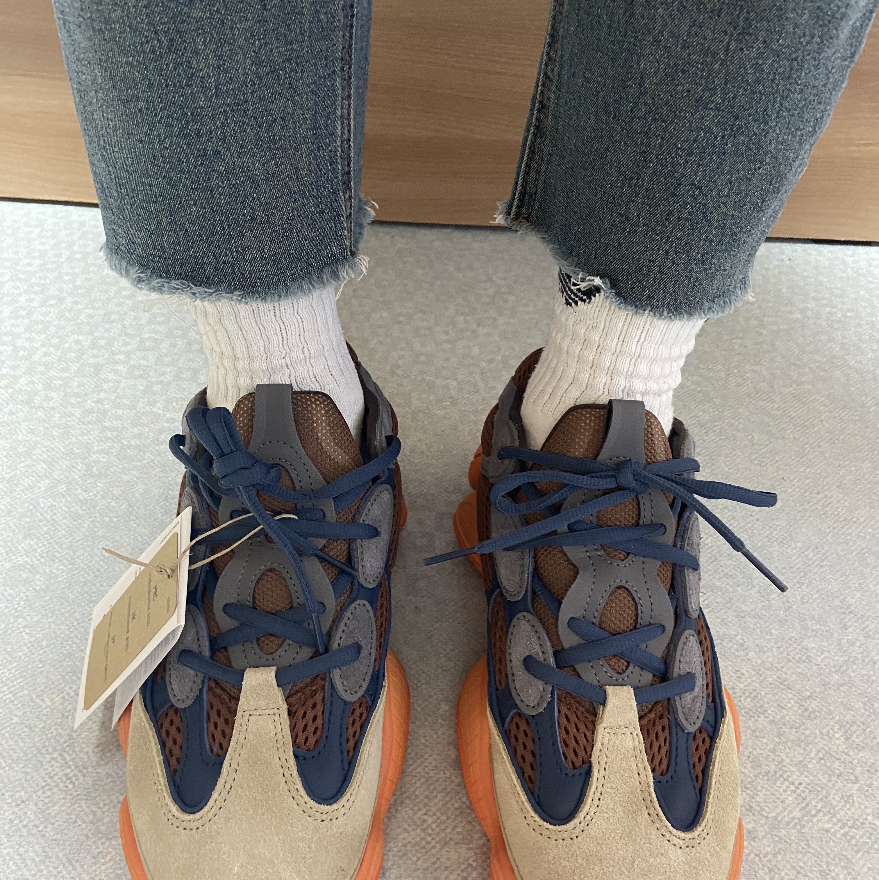 Adidas Yeezy 500 Enflame 착용 스타일
