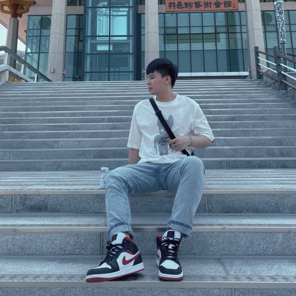 Jordan 1 Mid Gym Red Black White 착용 스타일