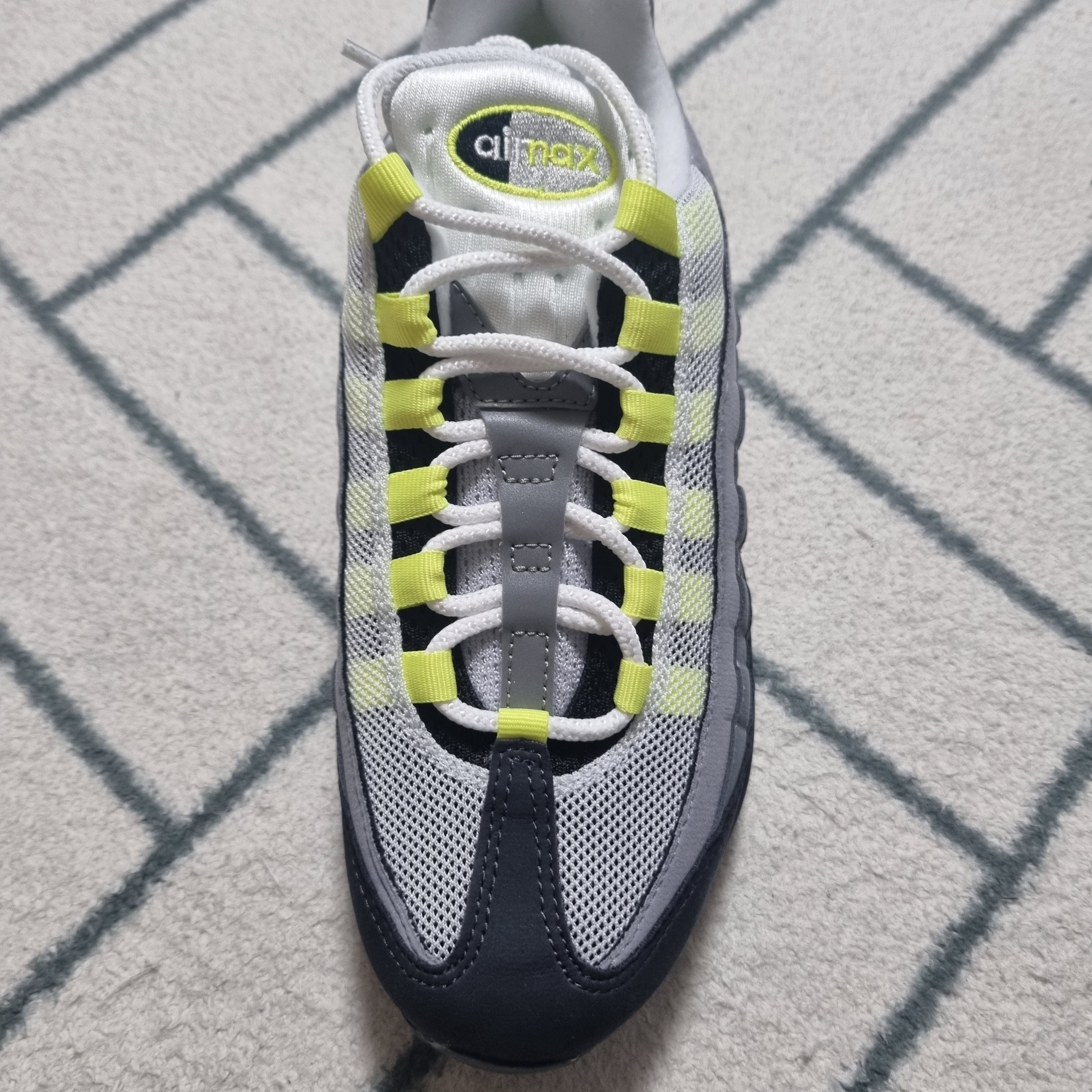 Nike Air Max 95 OG Neon Yellow 2020 착용 스타일 - 1