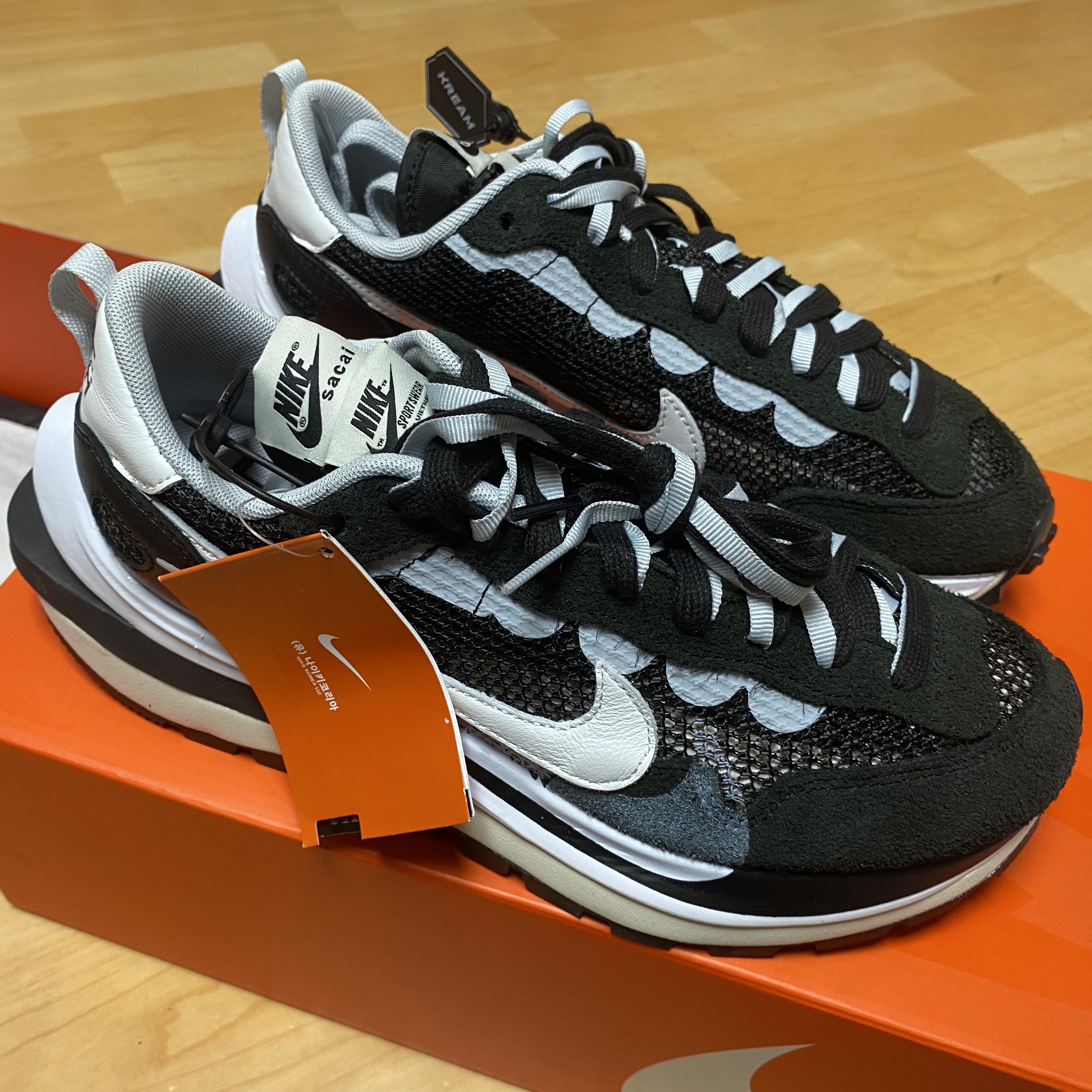 Nike x Sacai VaporWaffle Black White 착용 스타일 - 3