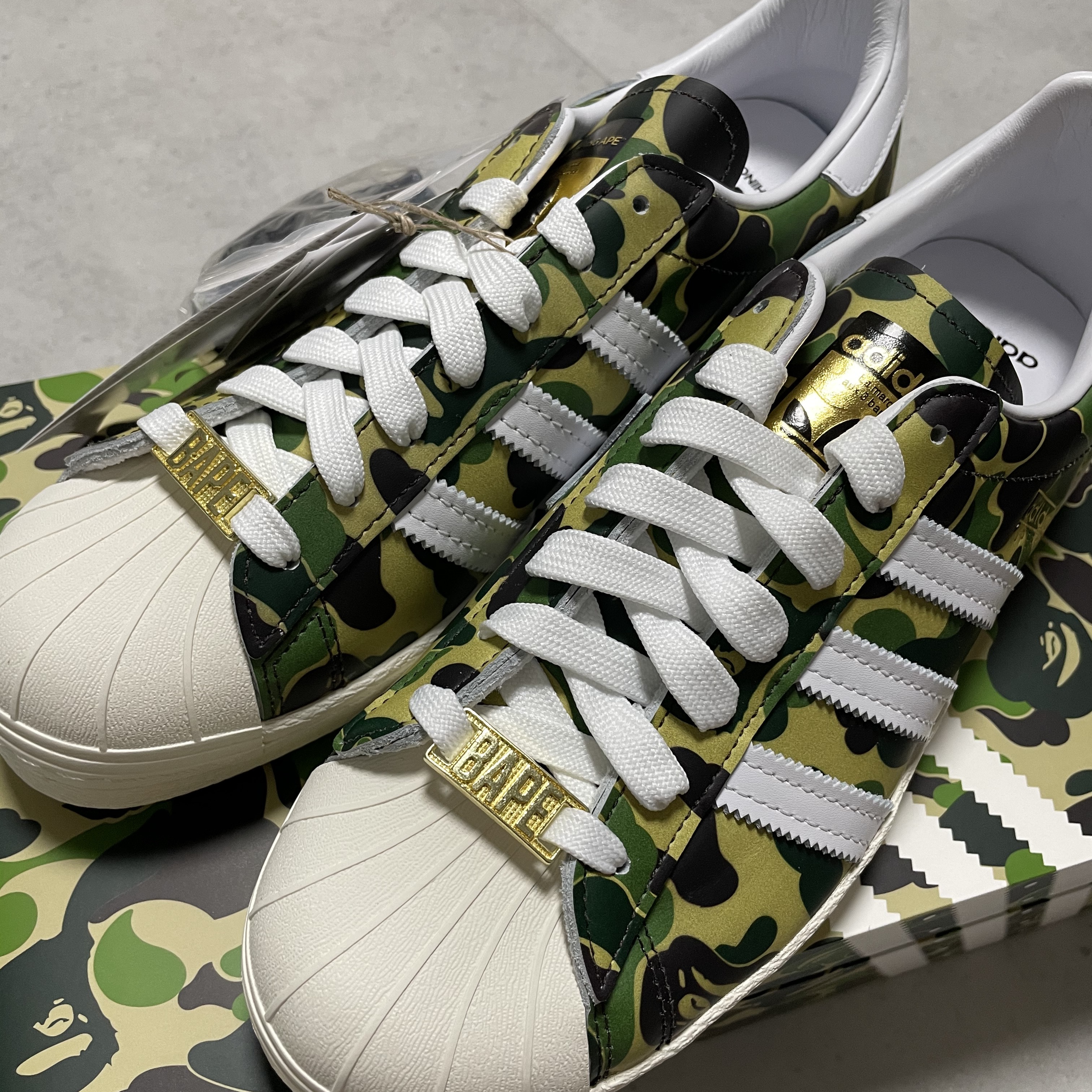 Adidas x BAPE Superstar 80s Green Camo 착용 스타일 - 1