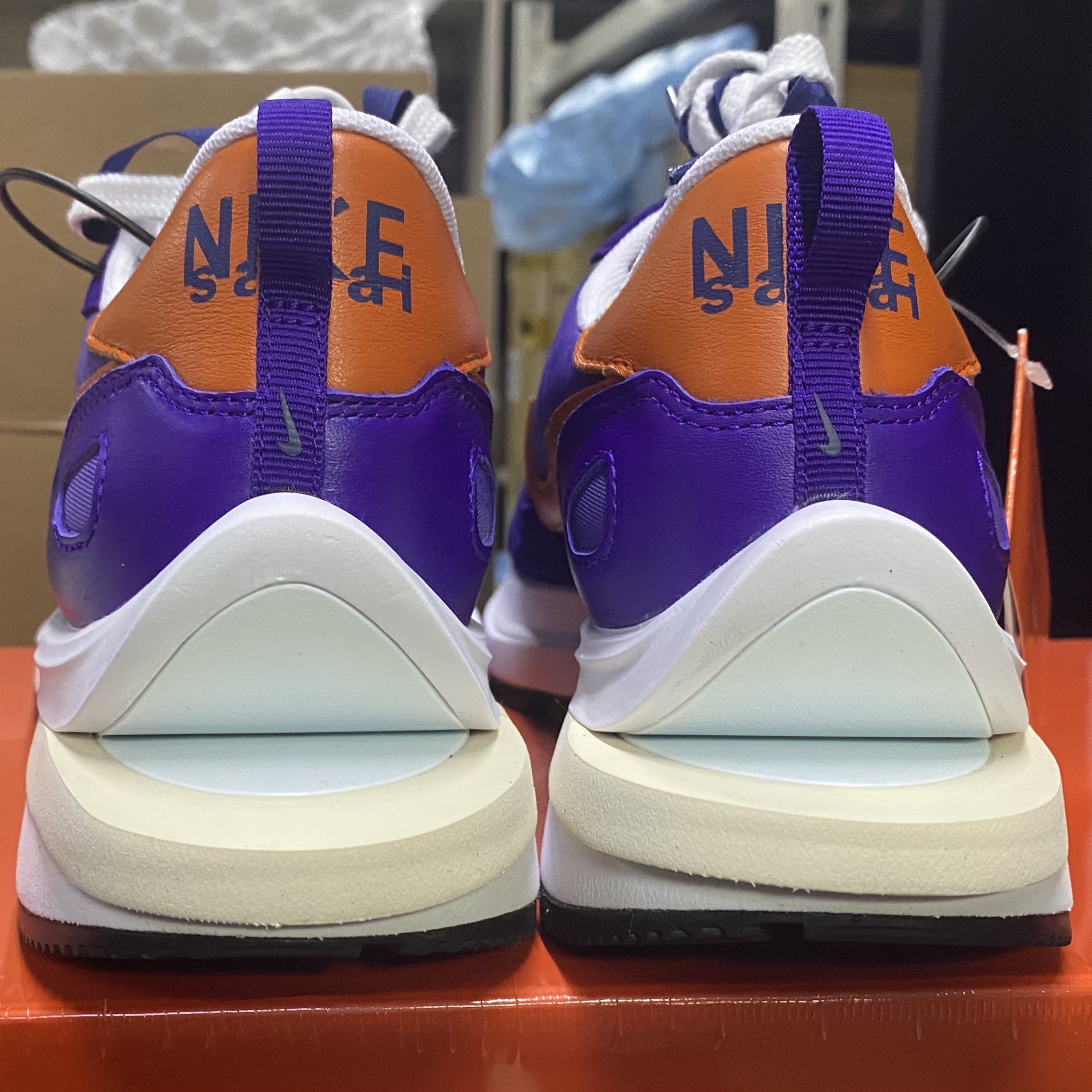 Nike x Sacai VaporWaffle Dark Iris 착용 스타일 - 2
