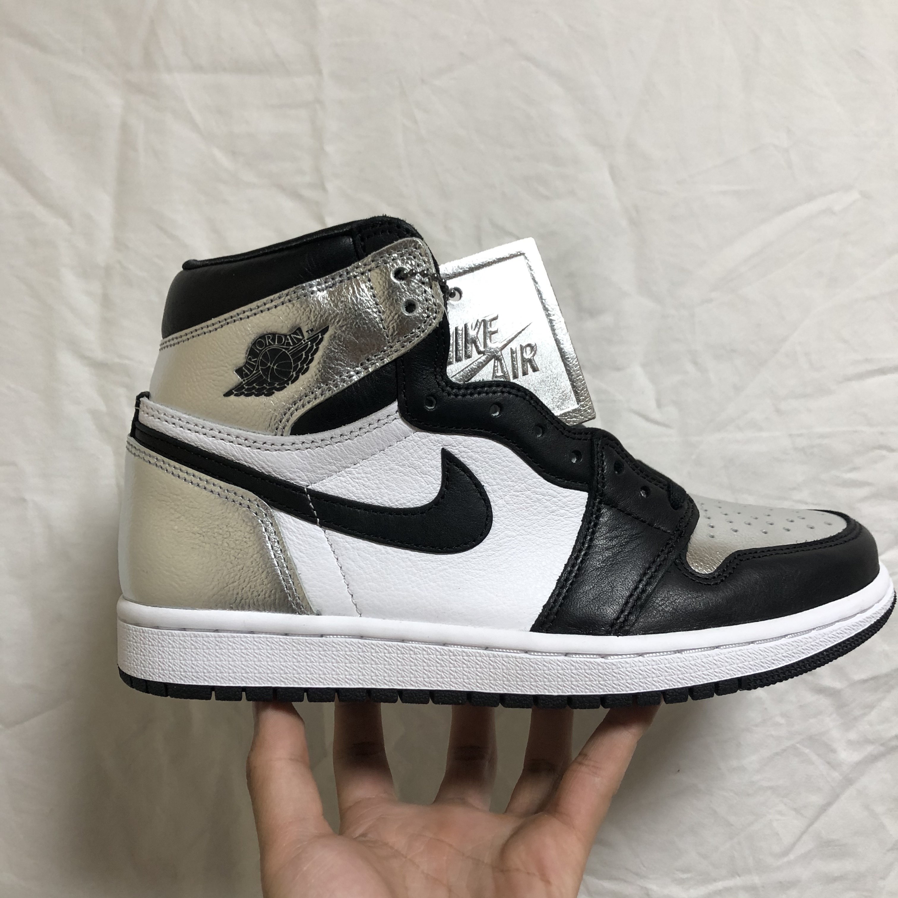 (W) Jordan 1 Retro High OG Silver Toe 착용 스타일