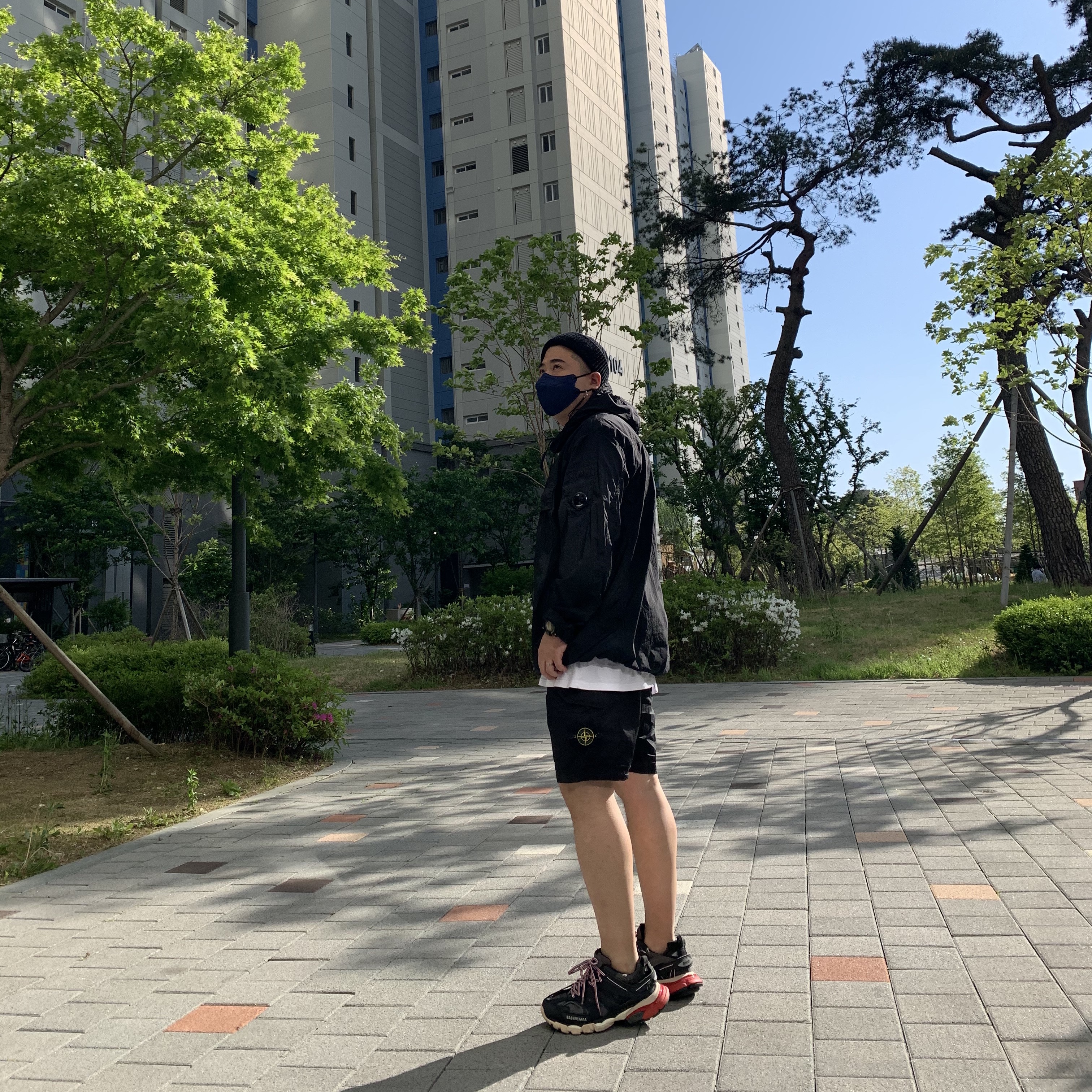 Balenciaga Track Sneakers Black Red 2019, Stone Island L0803 Bermuda Shorts Black - 21SS 착용 스타일