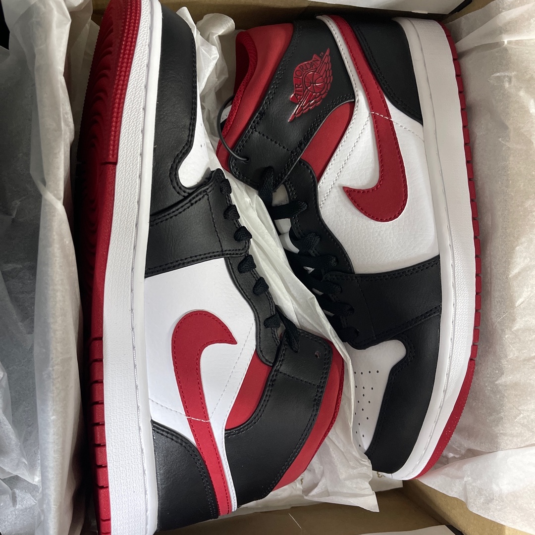 Jordan 1 Mid Gym Red Black White 착용 스타일