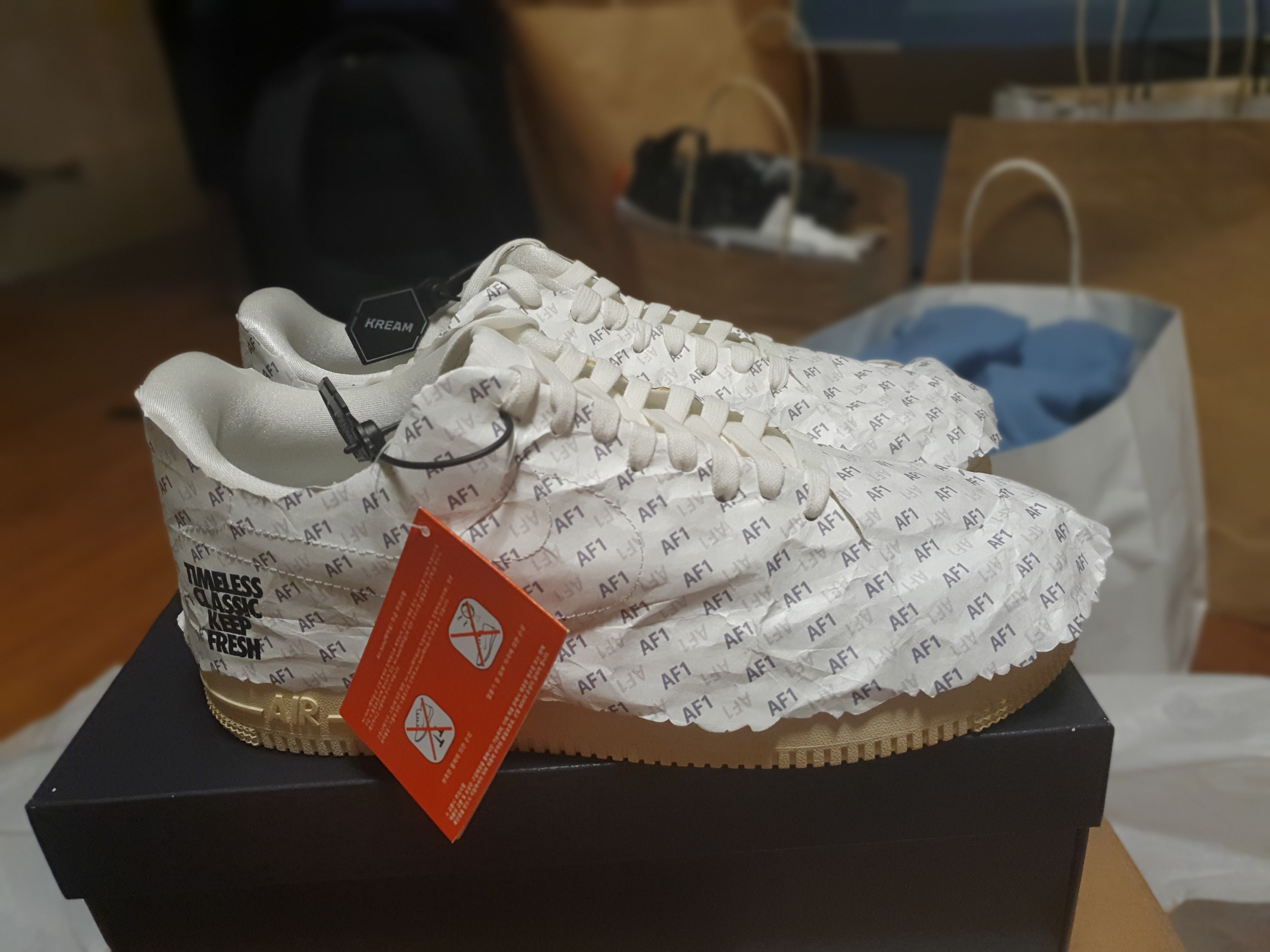 Nike Air Force 1 '07 LV8 Timeless Classic 착용 스타일 - 1