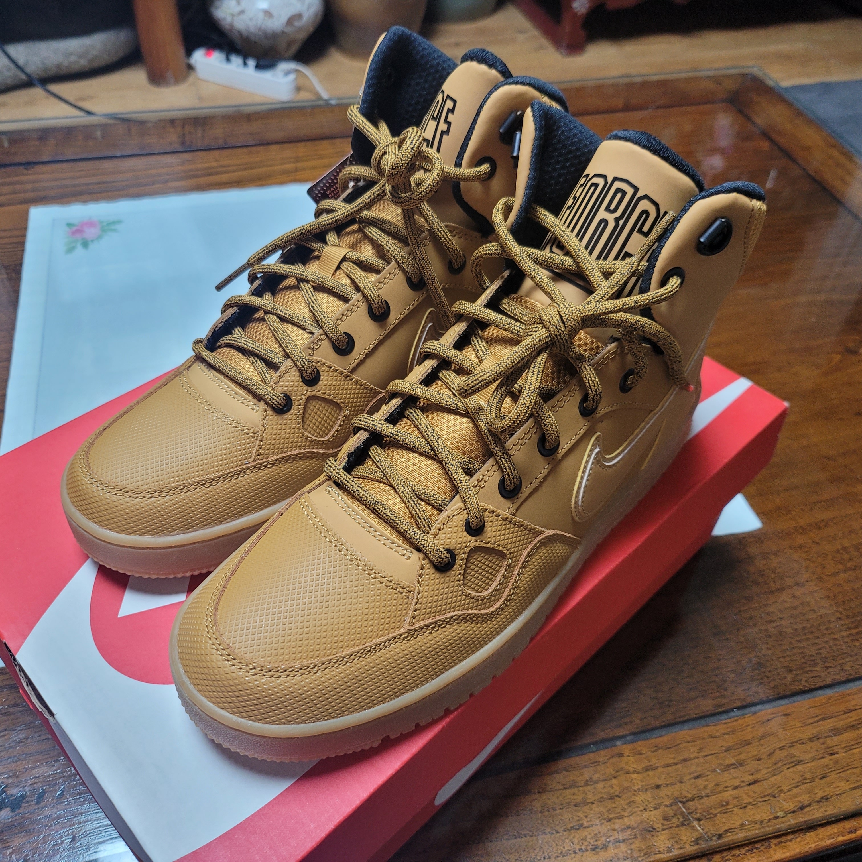 Nike Son of Force Mid Winter Wheat 착용 스타일 - 2