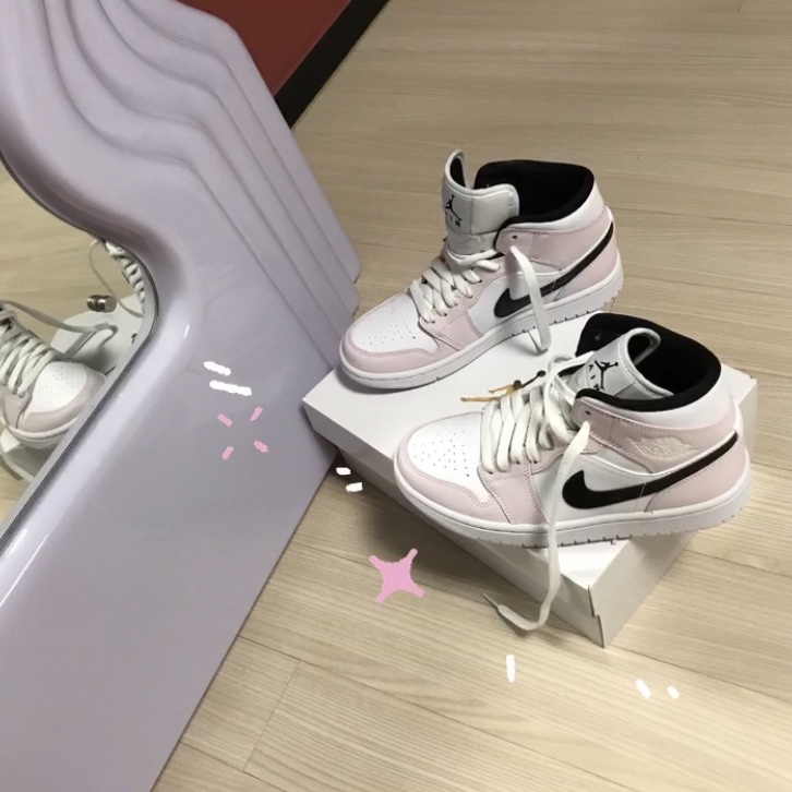 (W) Jordan 1 Mid Barely Rose 착용 스타일