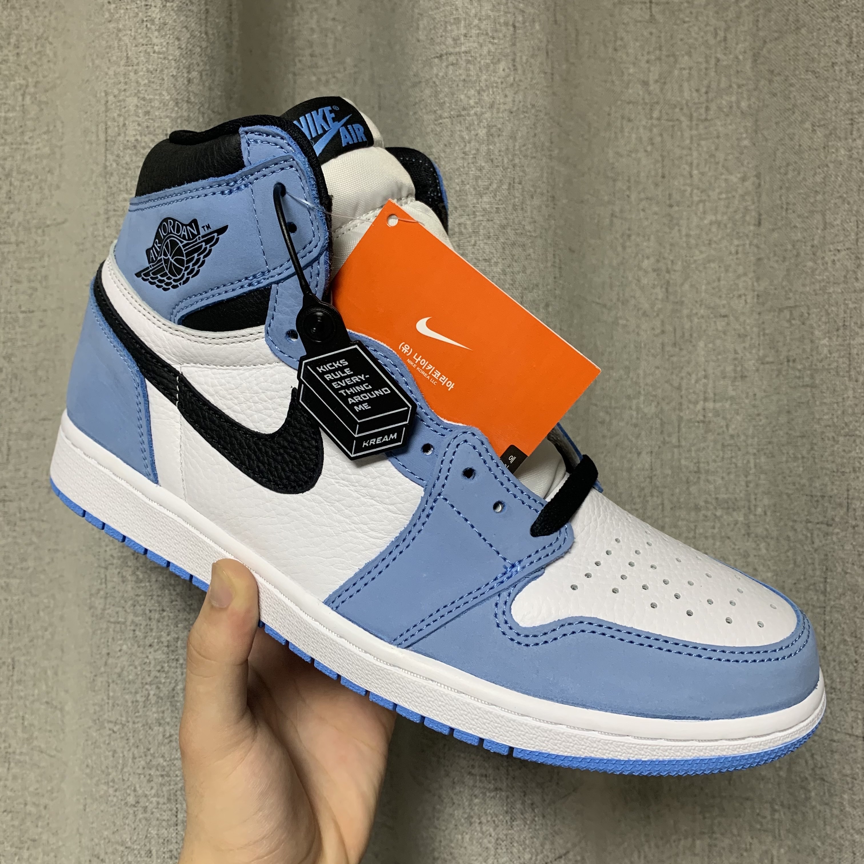 Jordan 1 Retro High OG University Blue 착용 스타일