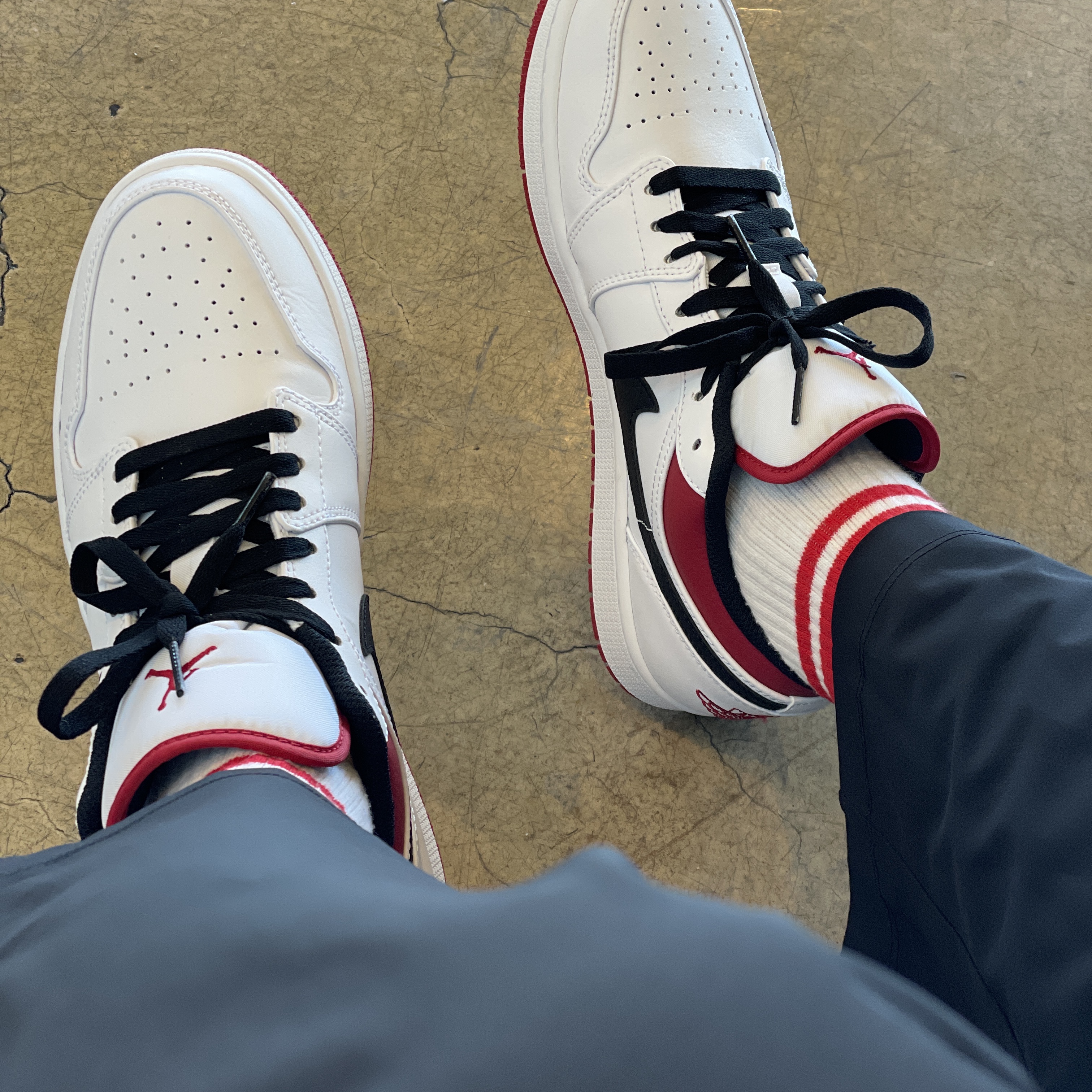 Jordan 1 Low White Red Black 착용 스타일