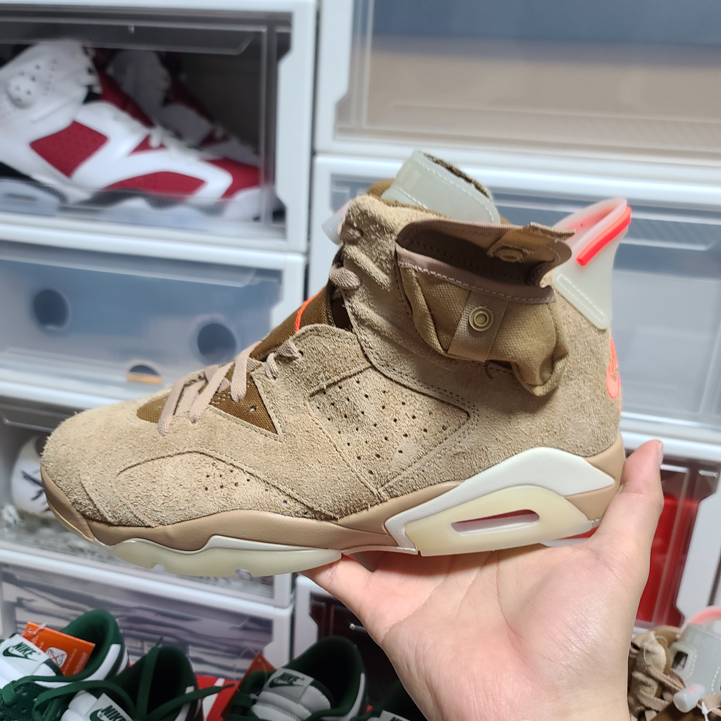 Jordan 6 x Travis Scott Retro SP British Khaki, Nike Dunk Low Retro Varsity Green 착용 스타일 - 4