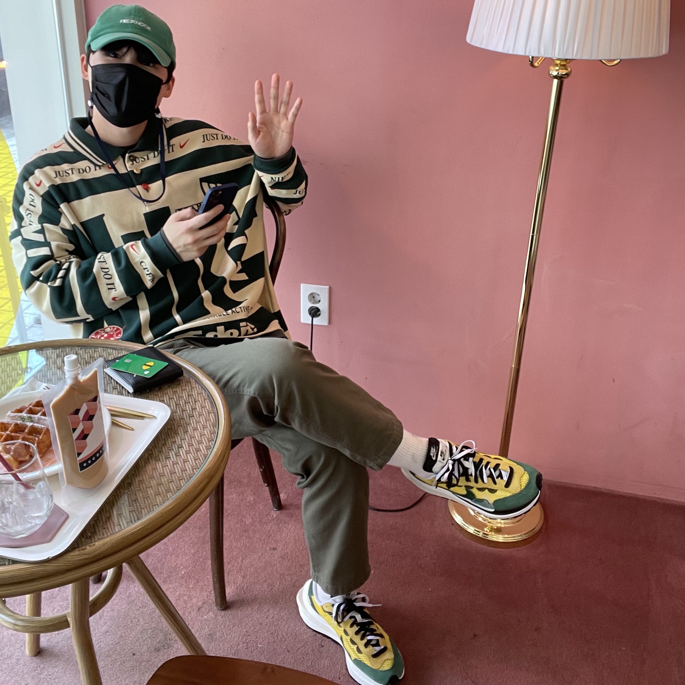 Nike x Sacai VaporWaffle Tour Yellow & Gorge Green Sail, Nike x Cactus Plant Flea Market Long Sleeve Polo Natural - Asia 착용 스타일 - 1