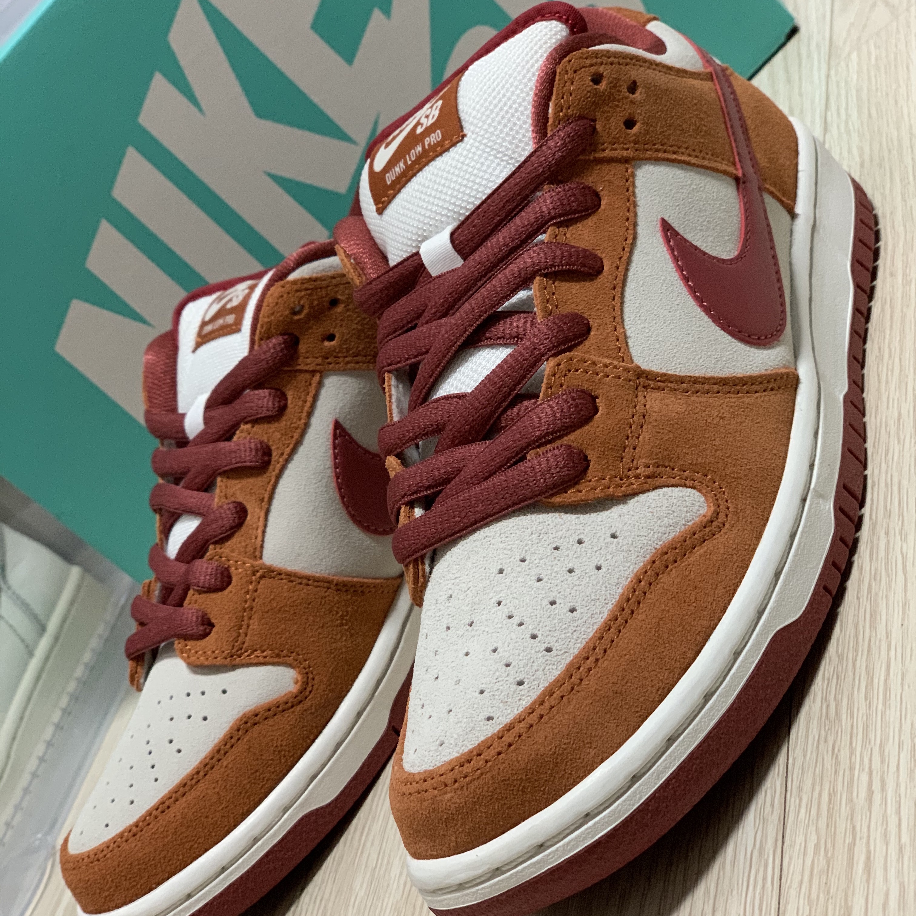 Nike SB Dunk Low Pro Dark Russet 착용 스타일 - 2