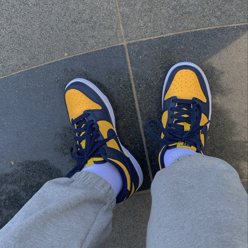 (GS) Nike Dunk Low Varsity Maize 착용 스타일