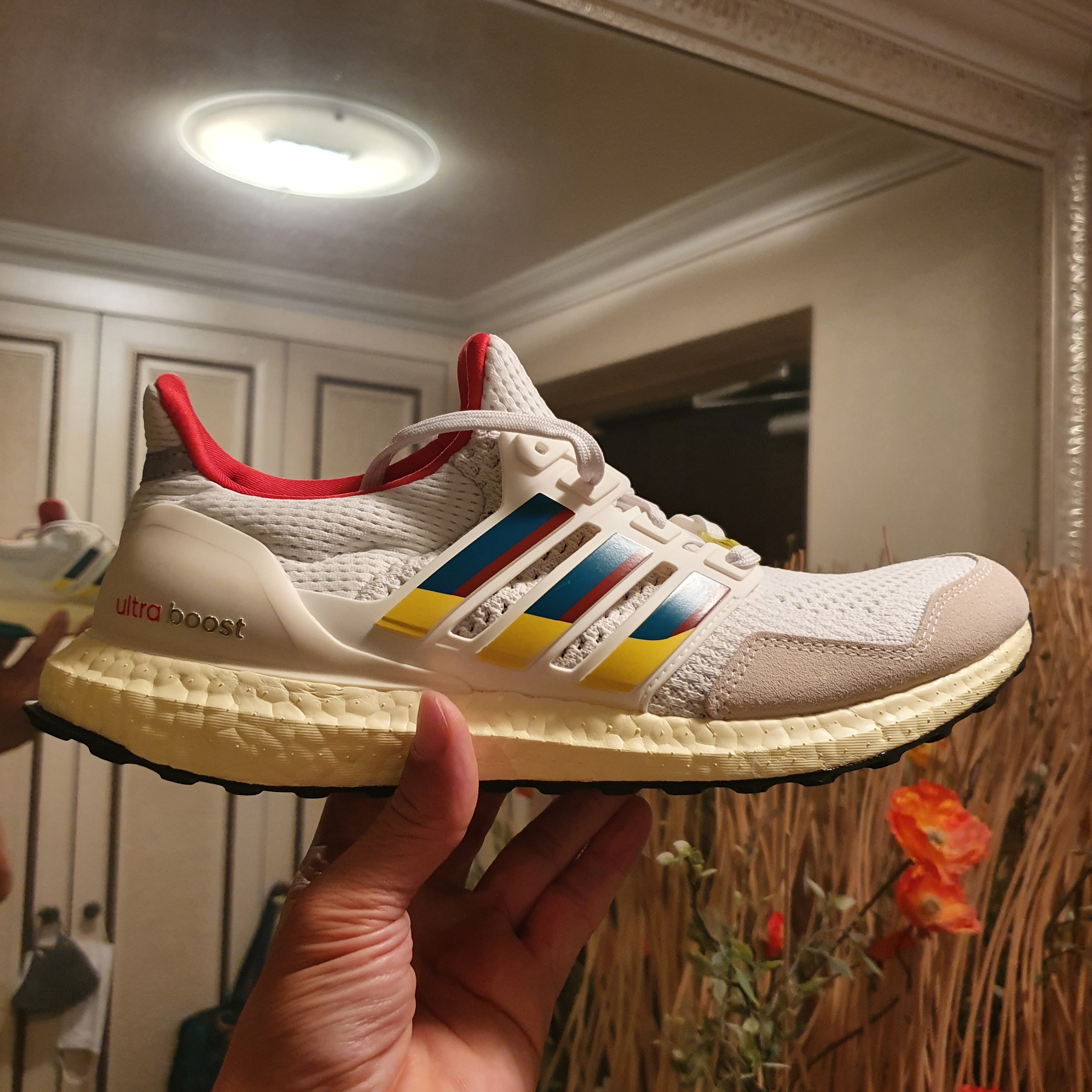 Adidas Ultraboost 1.0 DNA Cream White 착용 스타일